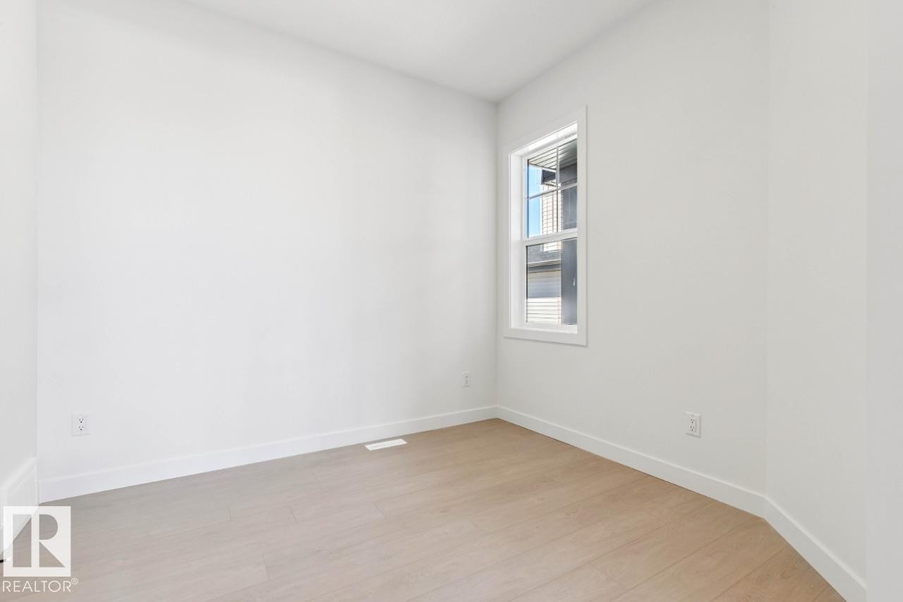 1519 Grant Way, Edmonton, AB - Indoor Photo Showing Other Room