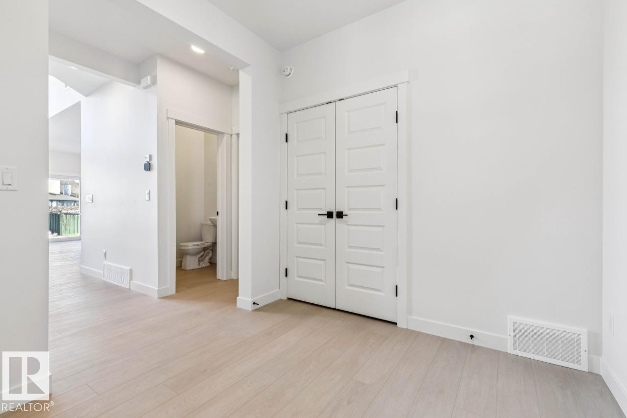 1519 Grant Way, Edmonton, AB - Indoor Photo Showing Other Room