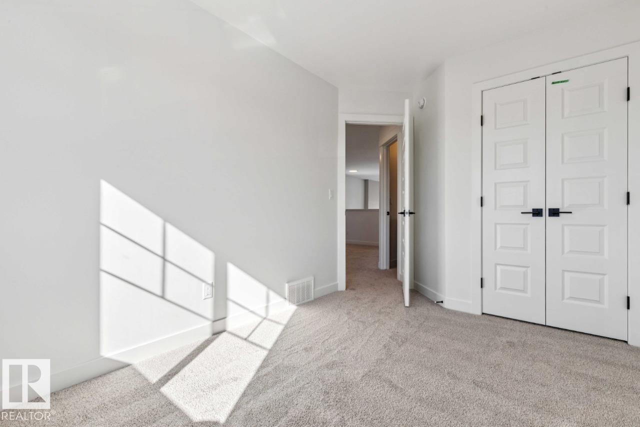1519 Grant Way, Edmonton, AB - Indoor Photo Showing Other Room