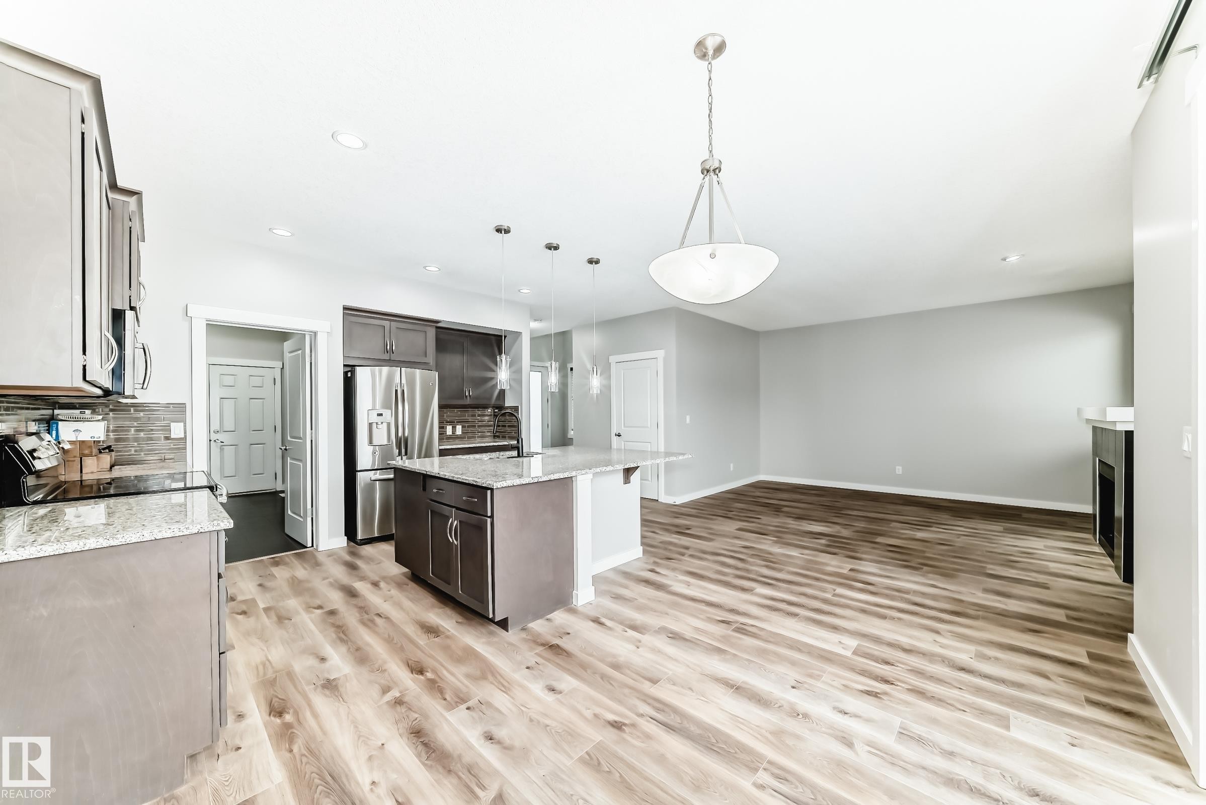 Edmonton, AB - Indoor Photo Showing Kitchen