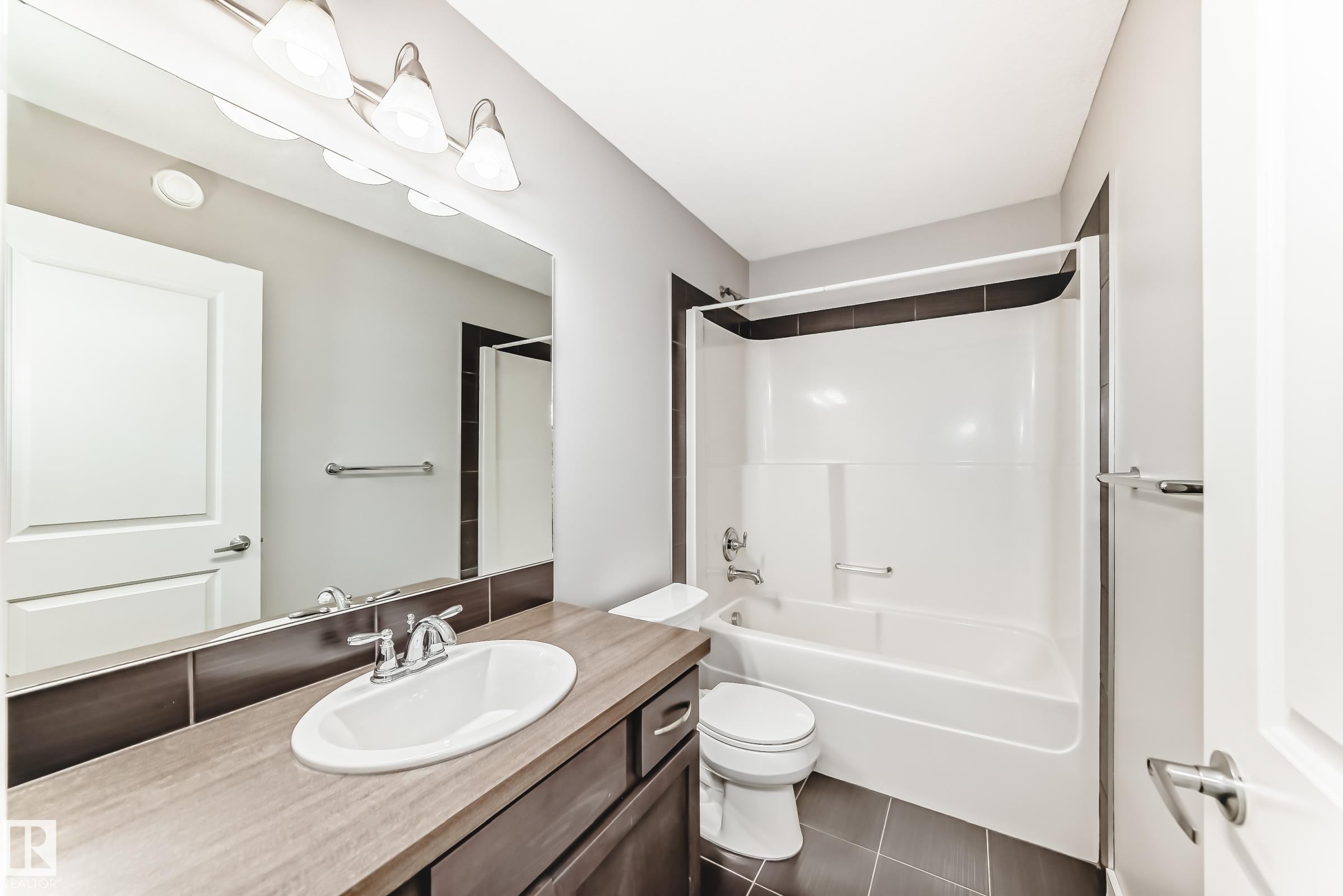 Edmonton, AB - Indoor Photo Showing Bathroom