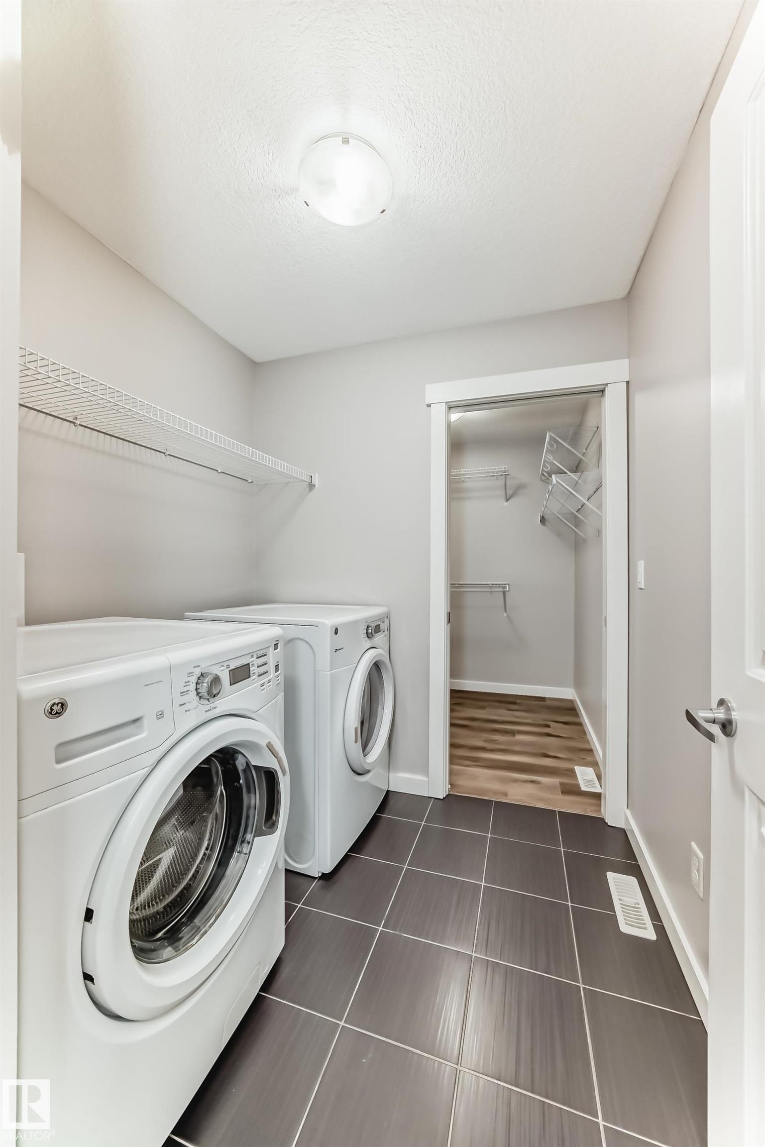 Edmonton, AB - Indoor Photo Showing Laundry Room