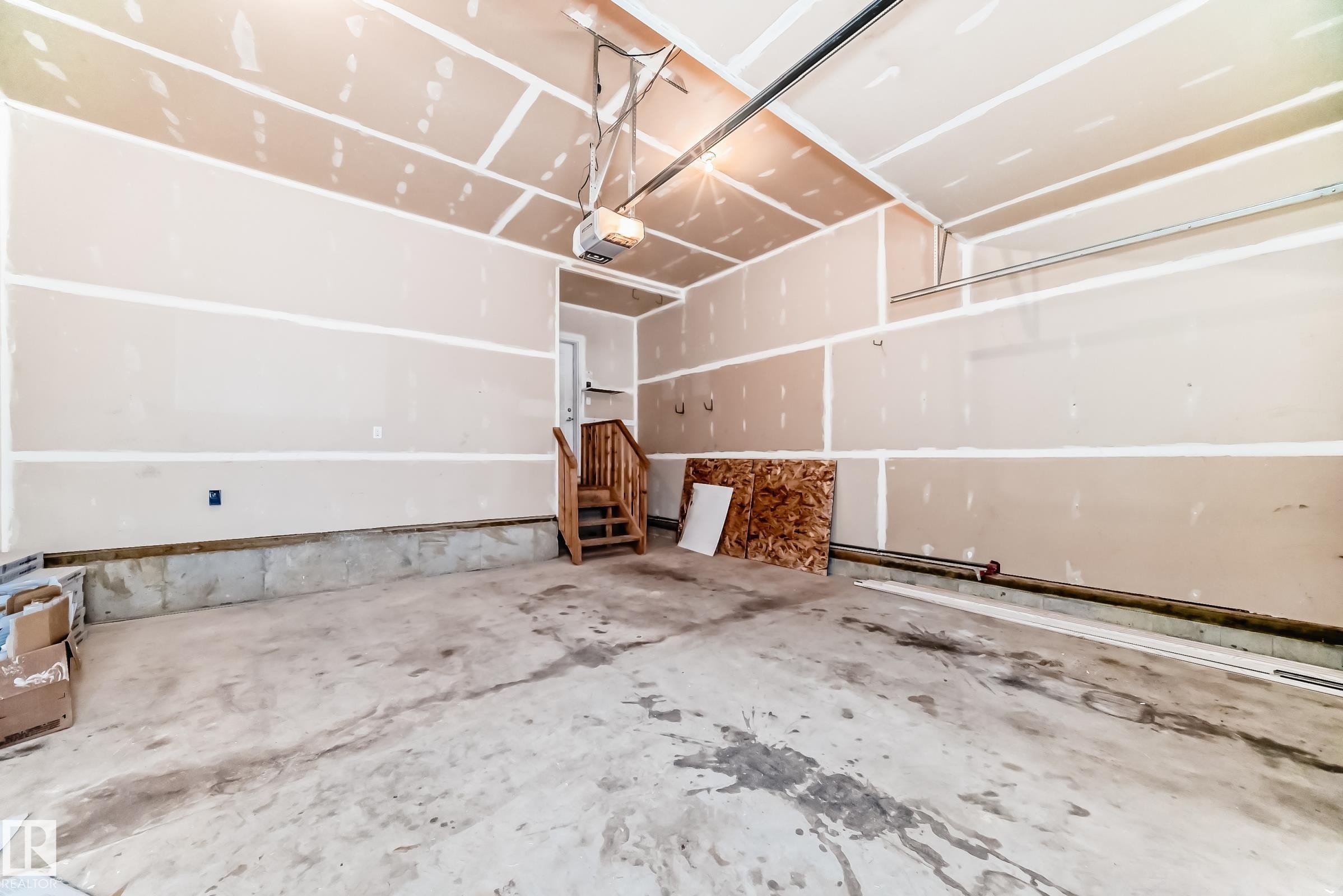 Edmonton, AB - Indoor Photo Showing Garage