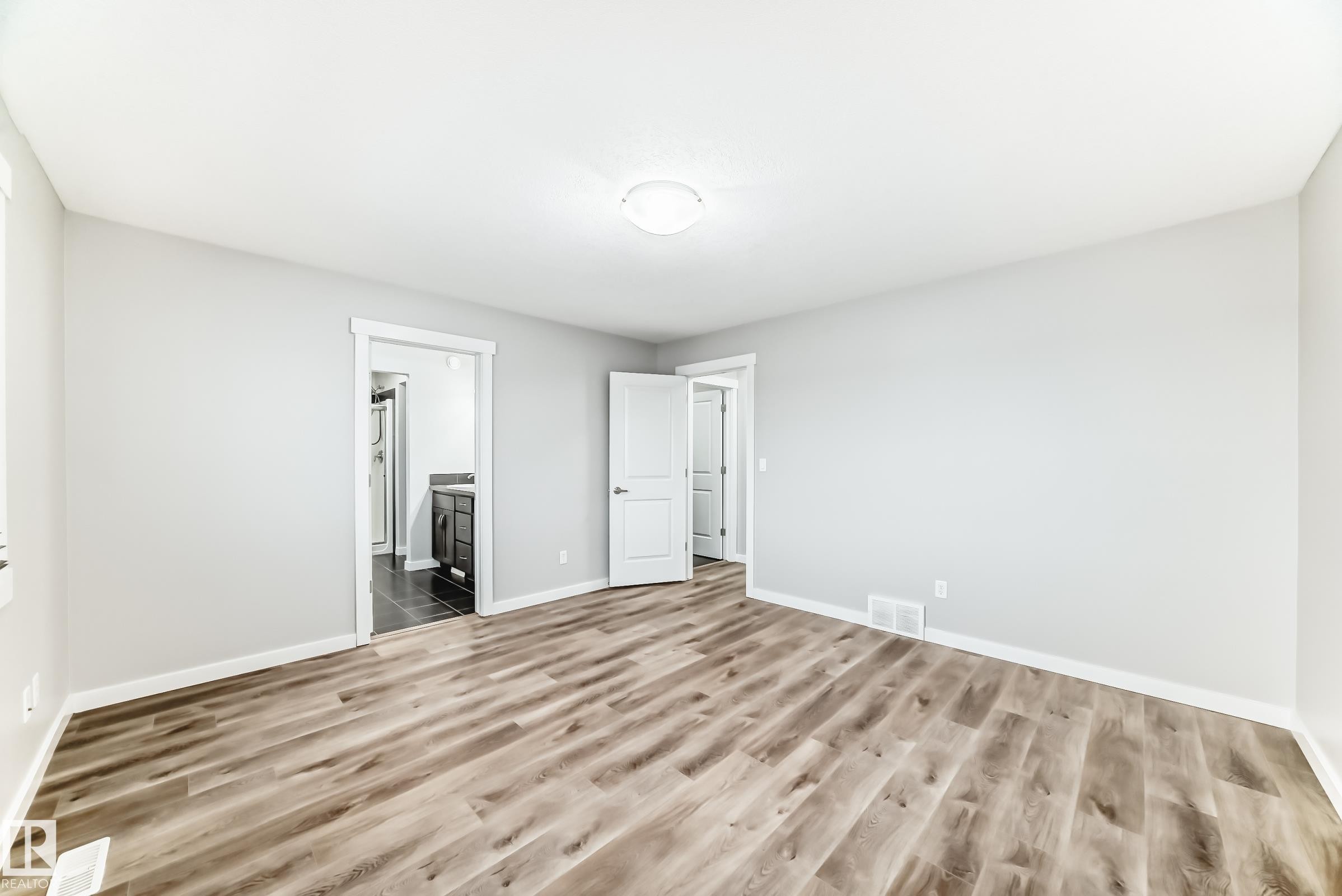 Edmonton, AB - Indoor Photo Showing Other Room