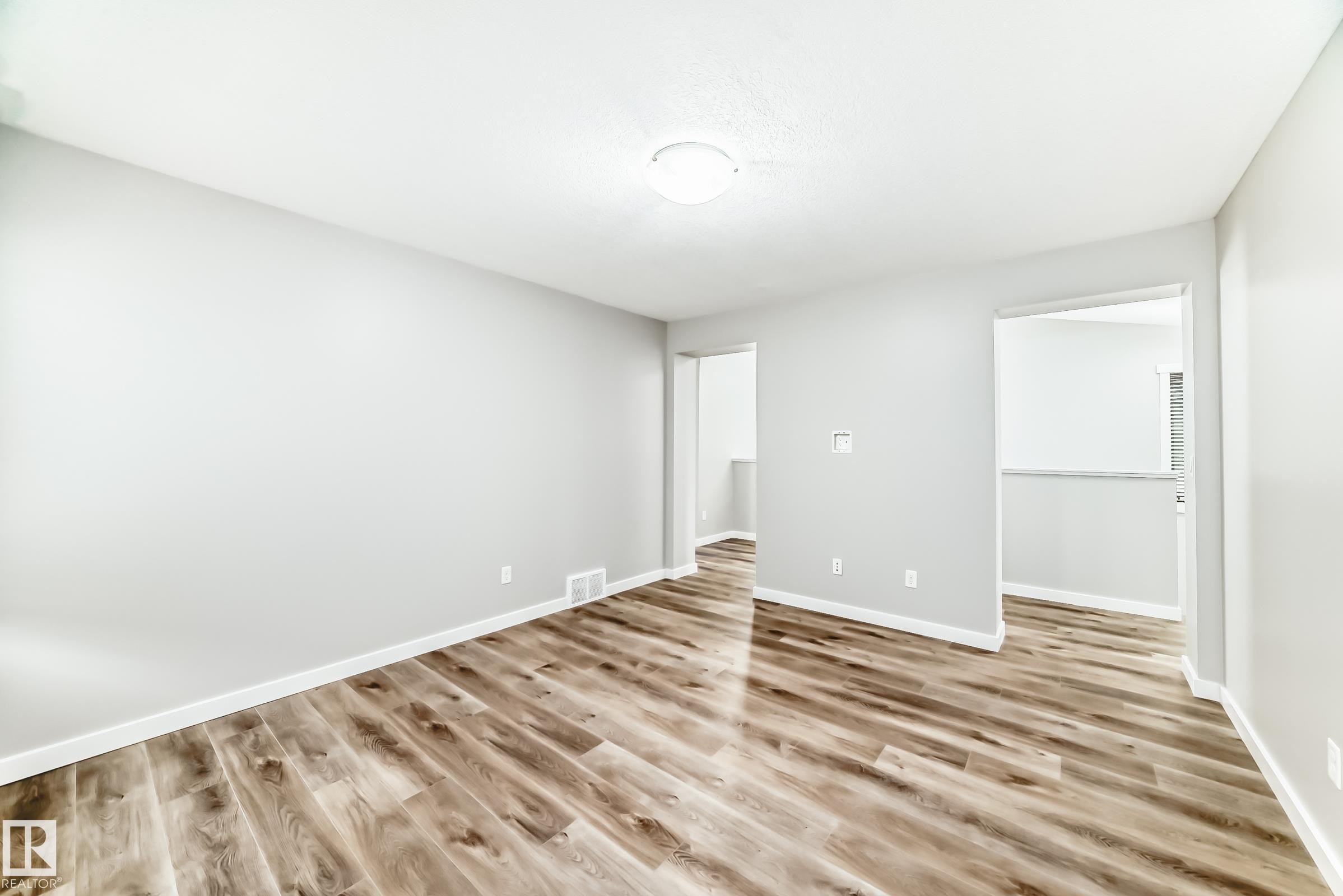 Edmonton, AB - Indoor Photo Showing Other Room