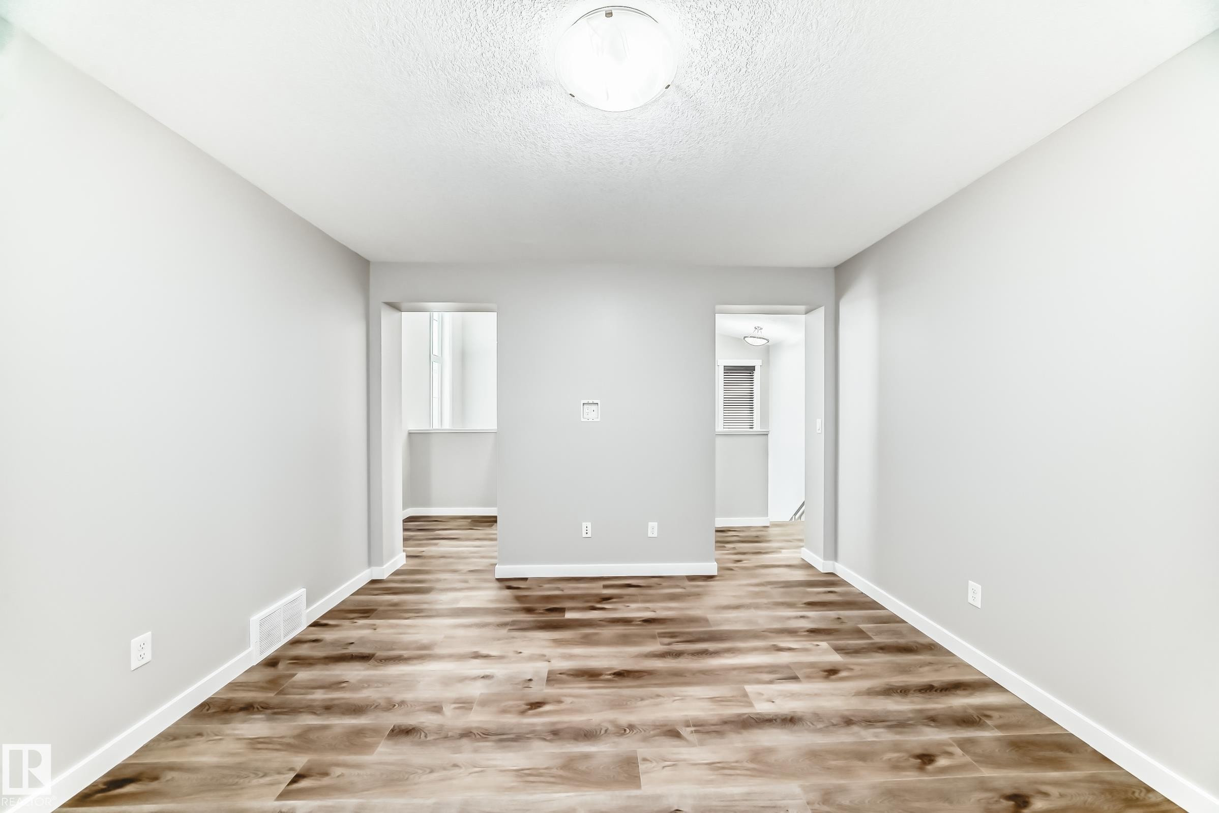 Edmonton, AB - Indoor Photo Showing Other Room