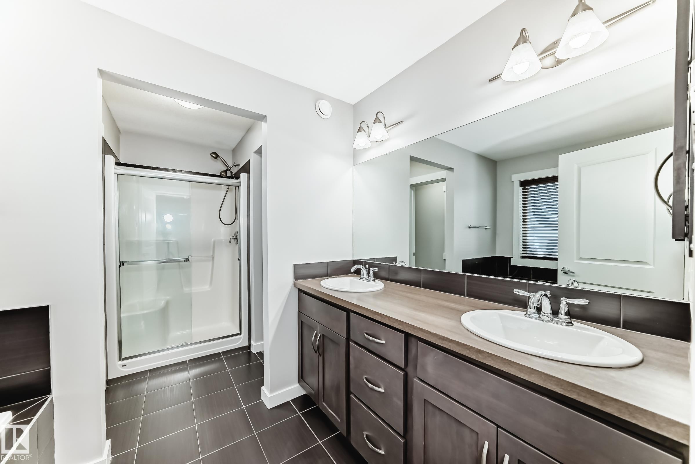 Edmonton, AB - Indoor Photo Showing Bathroom