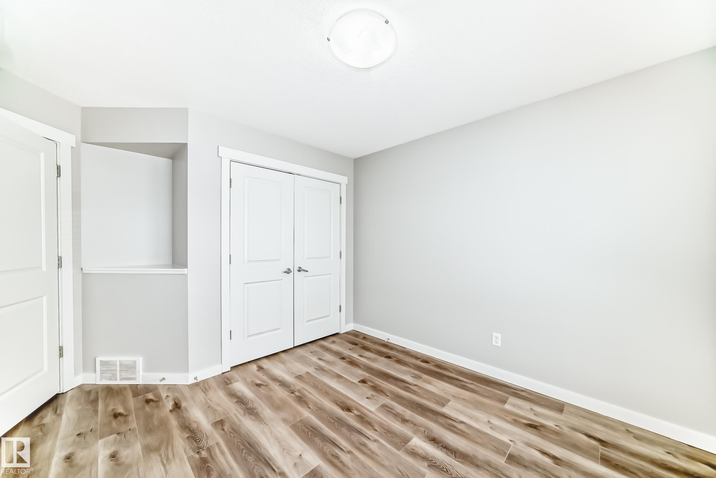 Edmonton, AB - Indoor Photo Showing Other Room
