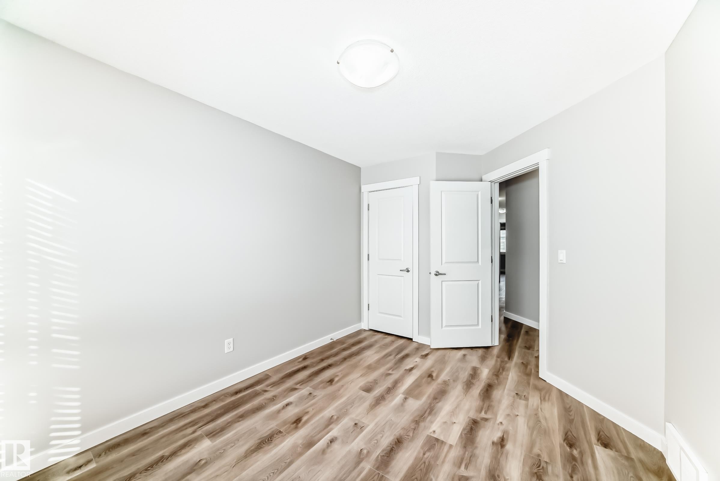 Edmonton, AB - Indoor Photo Showing Other Room