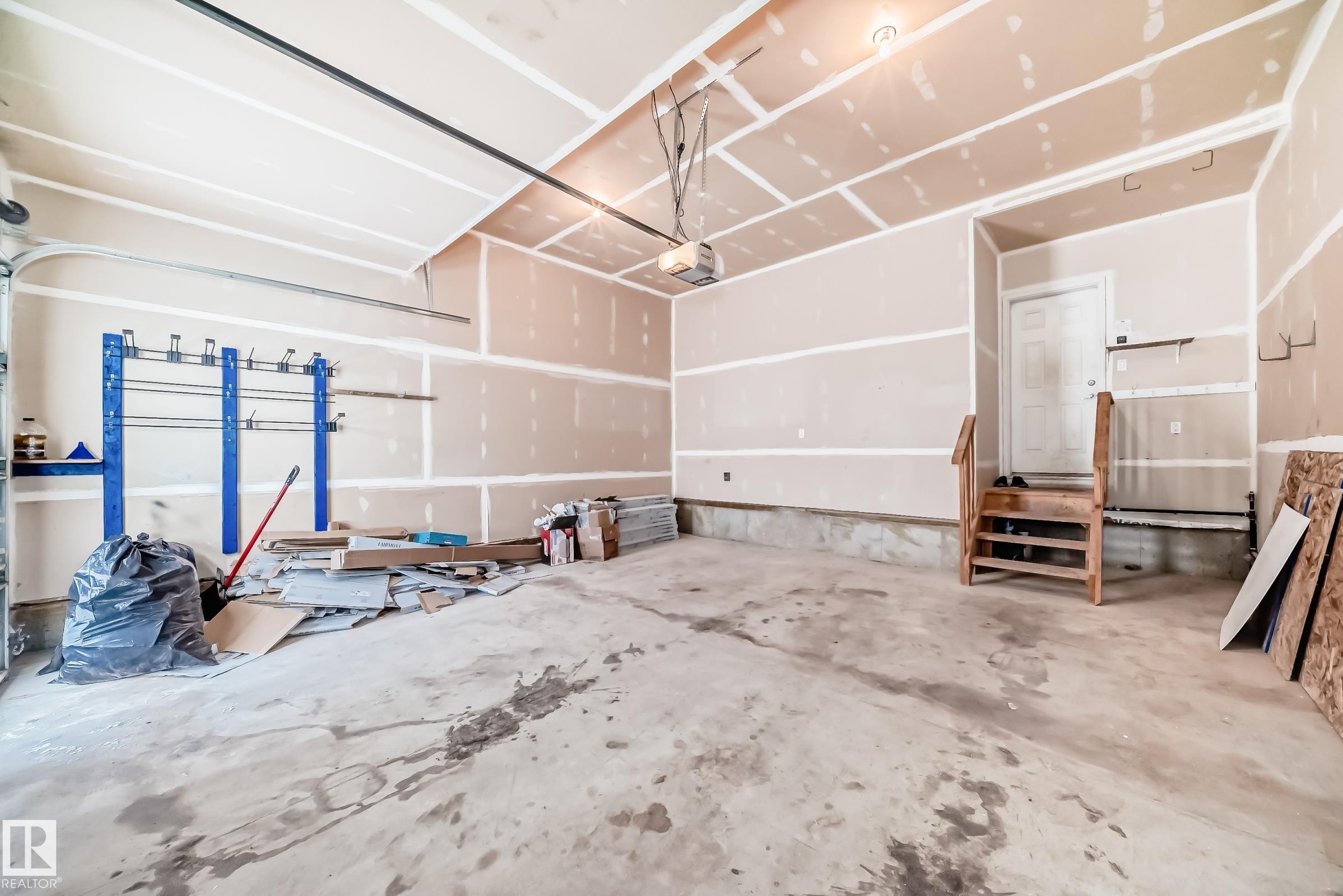 Edmonton, AB - Indoor