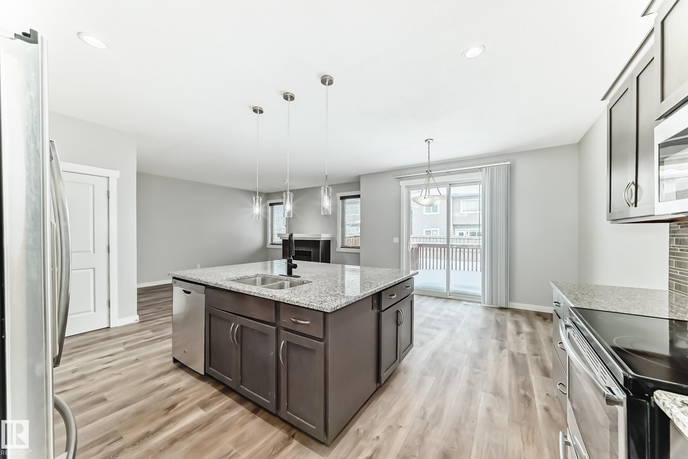Edmonton, AB - Indoor Photo Showing Kitchen With Double Sink With Upgraded Kitchen