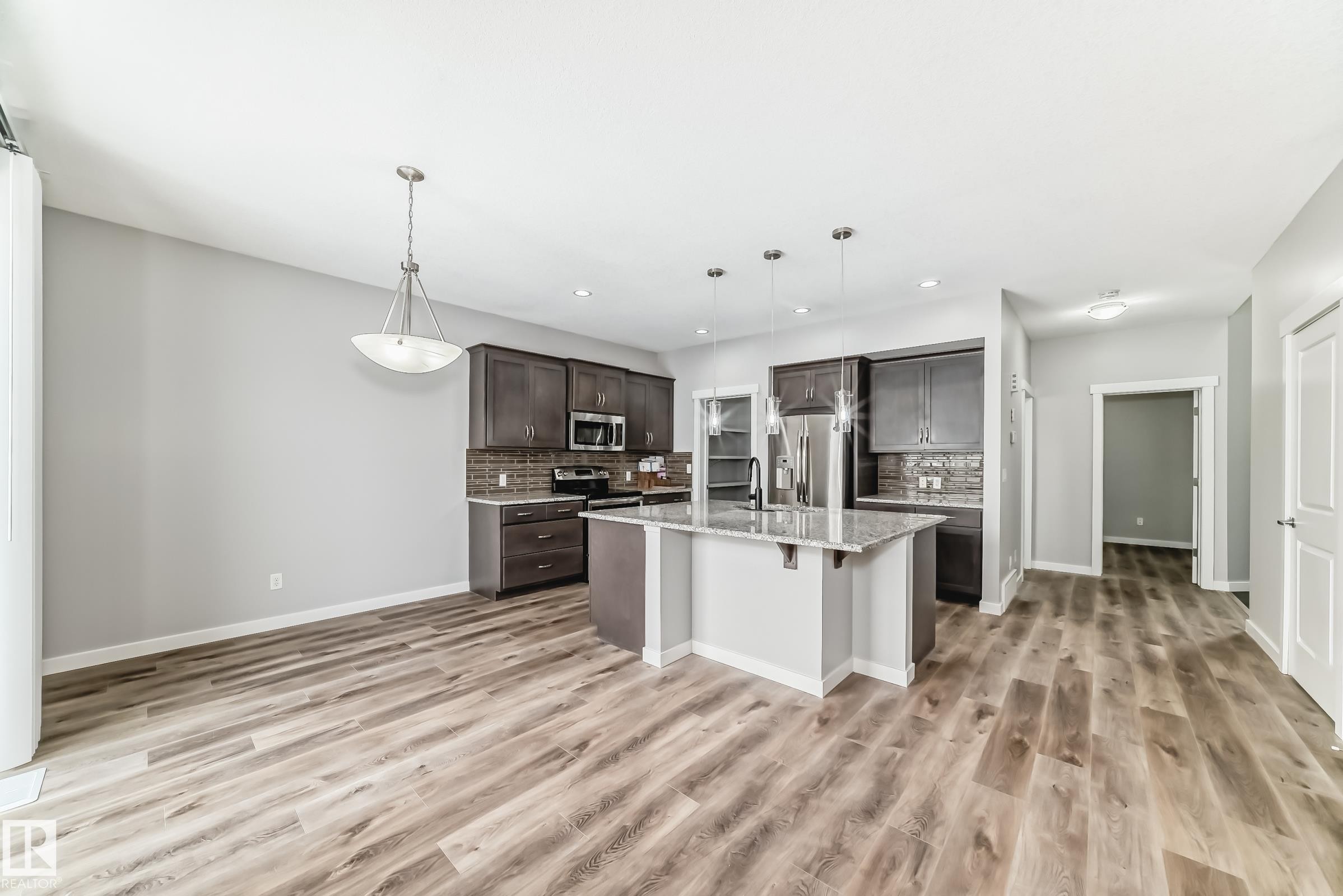 Edmonton, AB - Indoor Photo Showing Kitchen With Stainless Steel Kitchen With Upgraded Kitchen