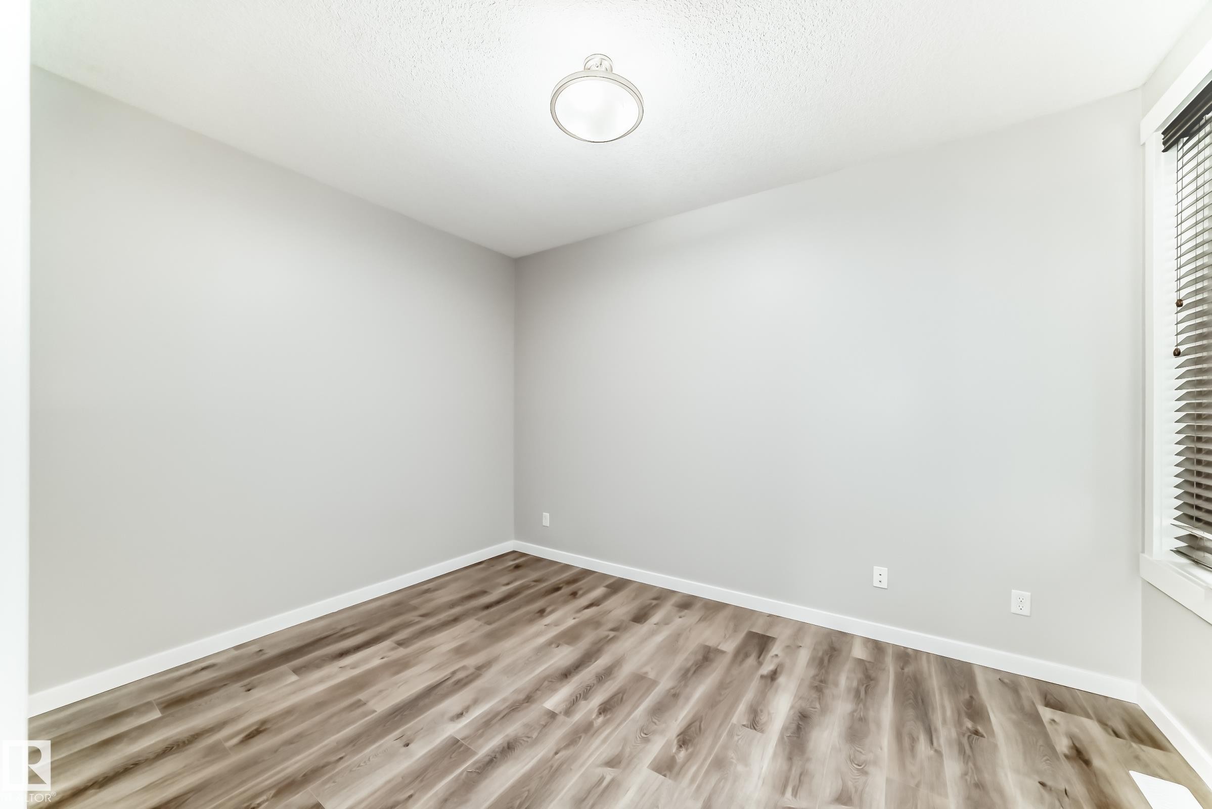 Edmonton, AB - Indoor Photo Showing Other Room