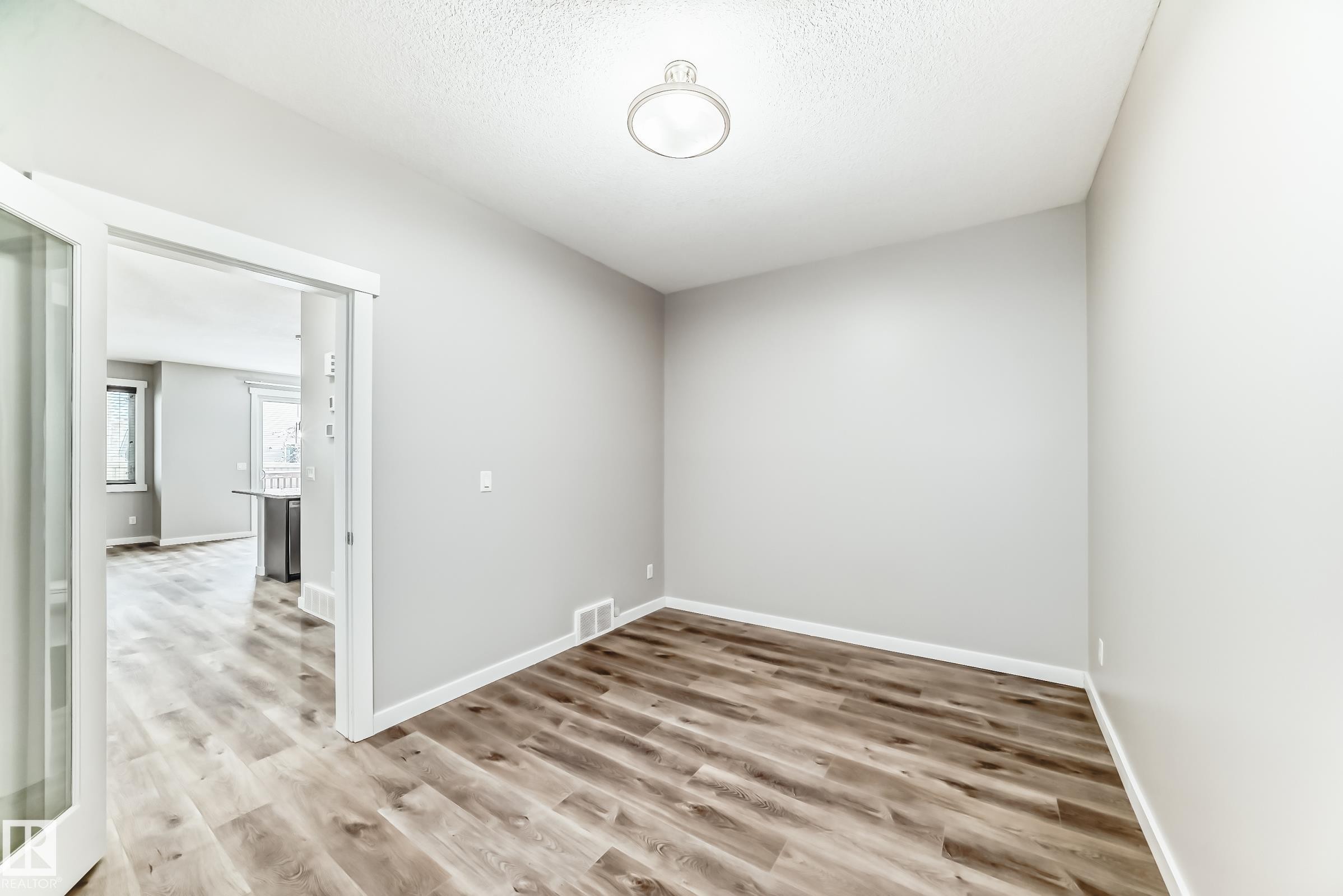 Edmonton, AB - Indoor Photo Showing Other Room