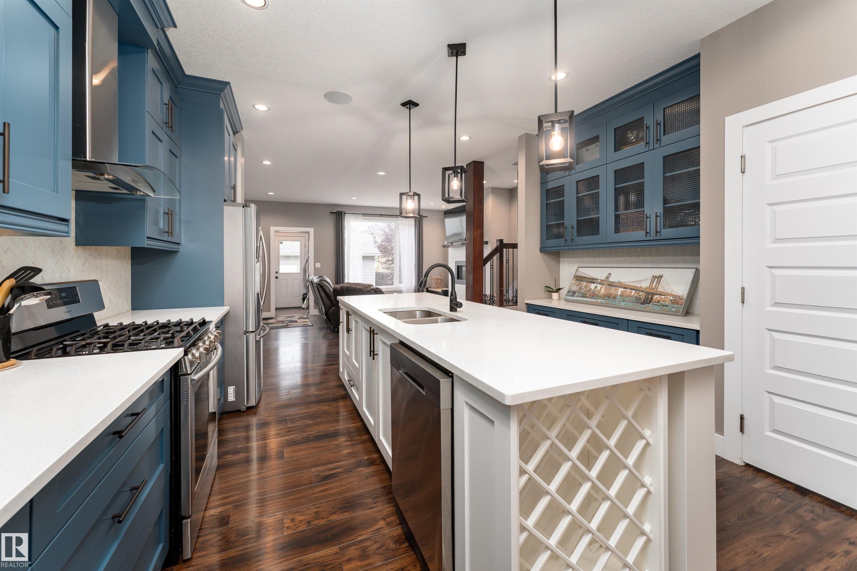 10706 67 Avenue, Edmonton, AB - Indoor Photo Showing Kitchen With Double Sink With Upgraded Kitchen