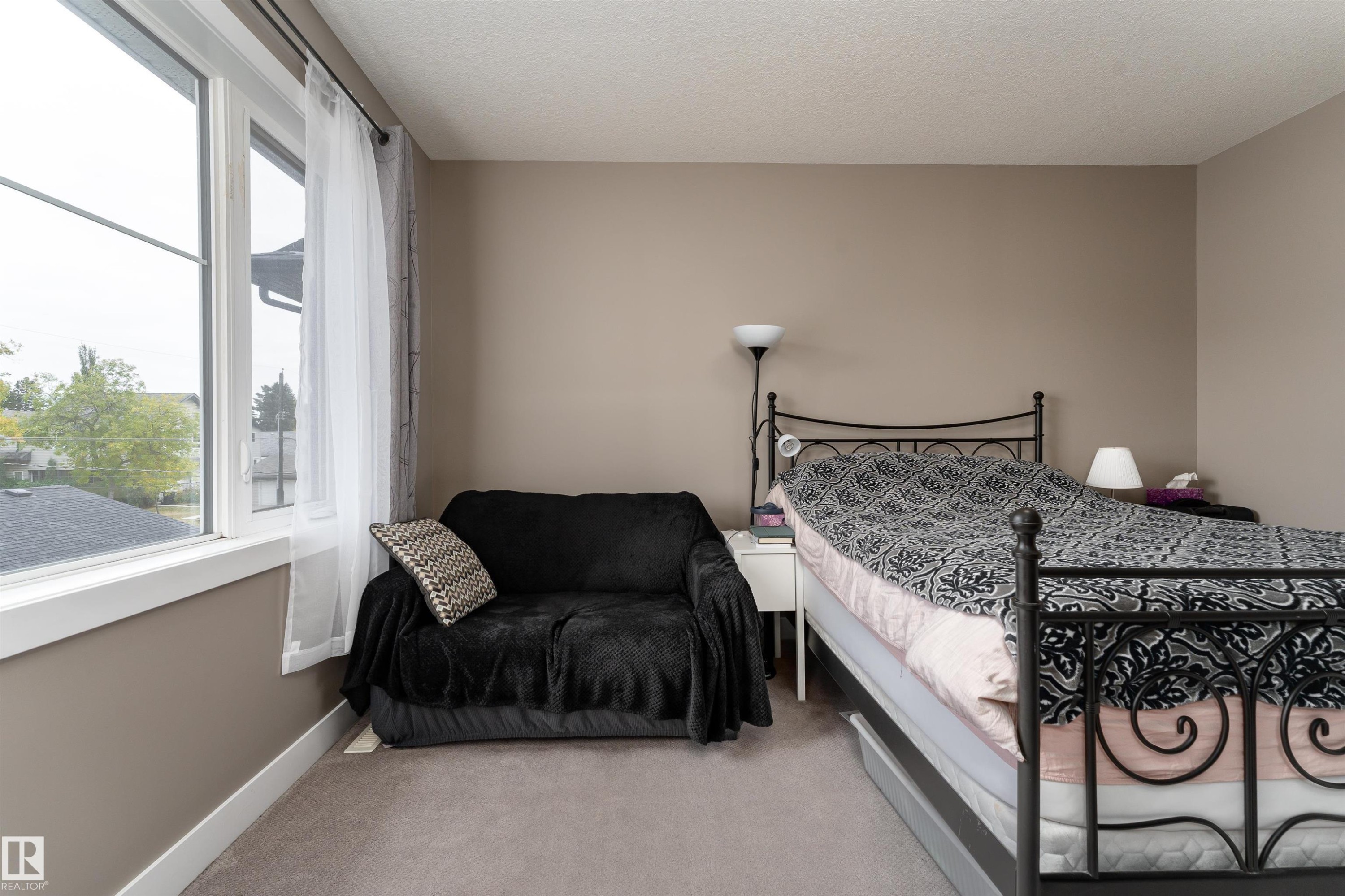 10706 67 Avenue, Edmonton, AB - Indoor Photo Showing Bedroom