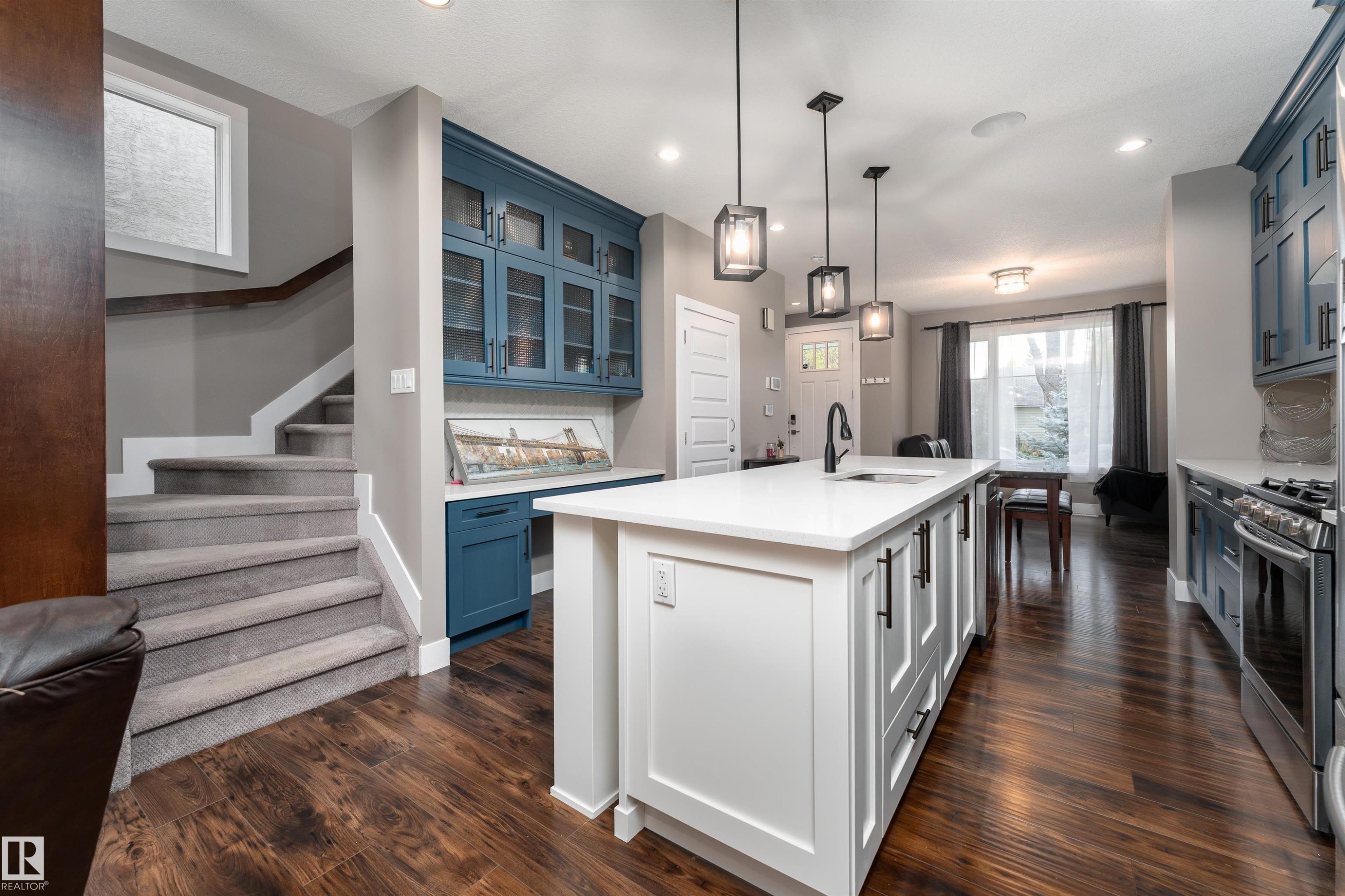 10706 67 Avenue, Edmonton, AB - Indoor Photo Showing Kitchen With Upgraded Kitchen