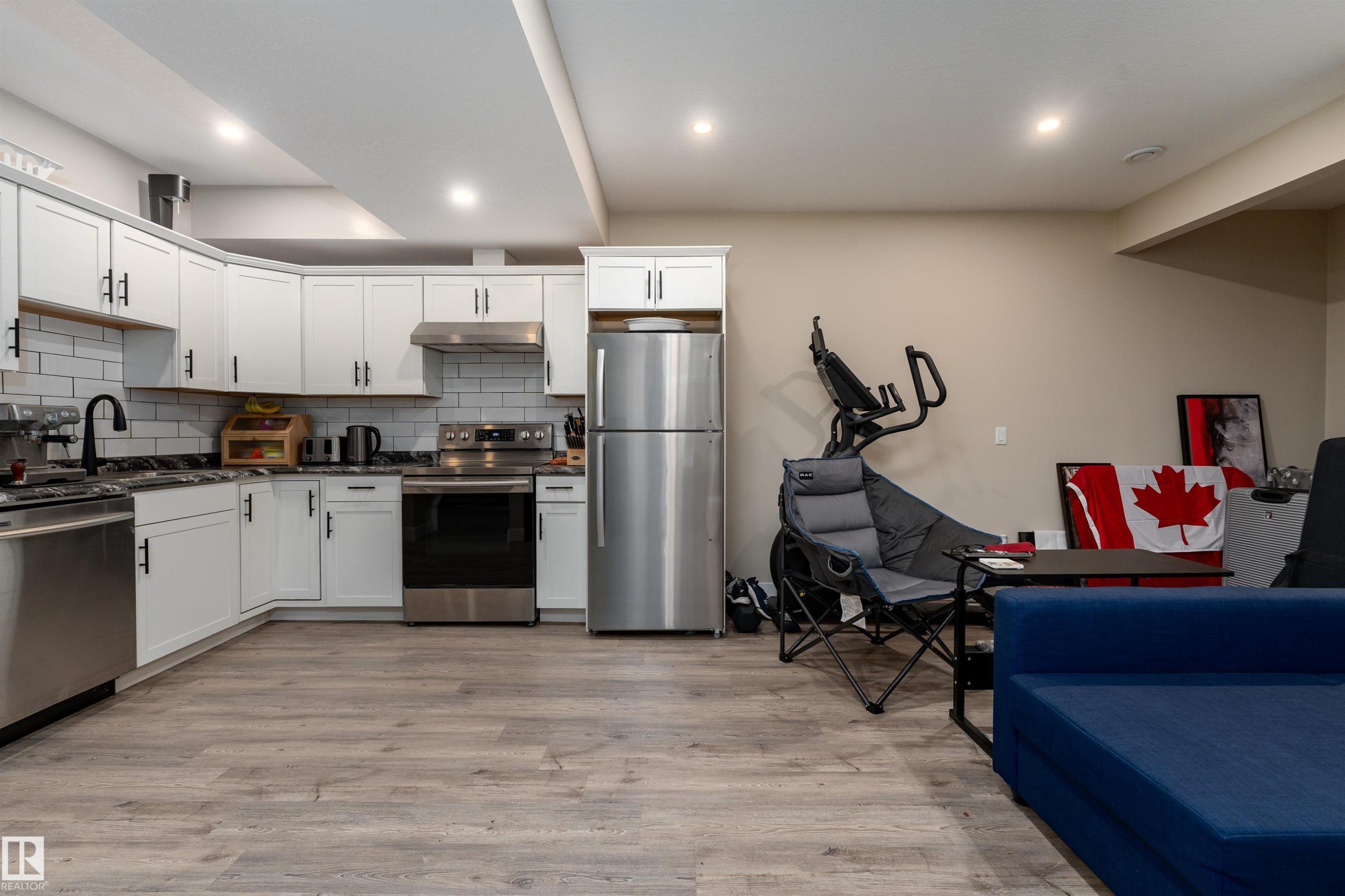 10706 67 Avenue, Edmonton, AB - Indoor Photo Showing Kitchen With Stainless Steel Kitchen