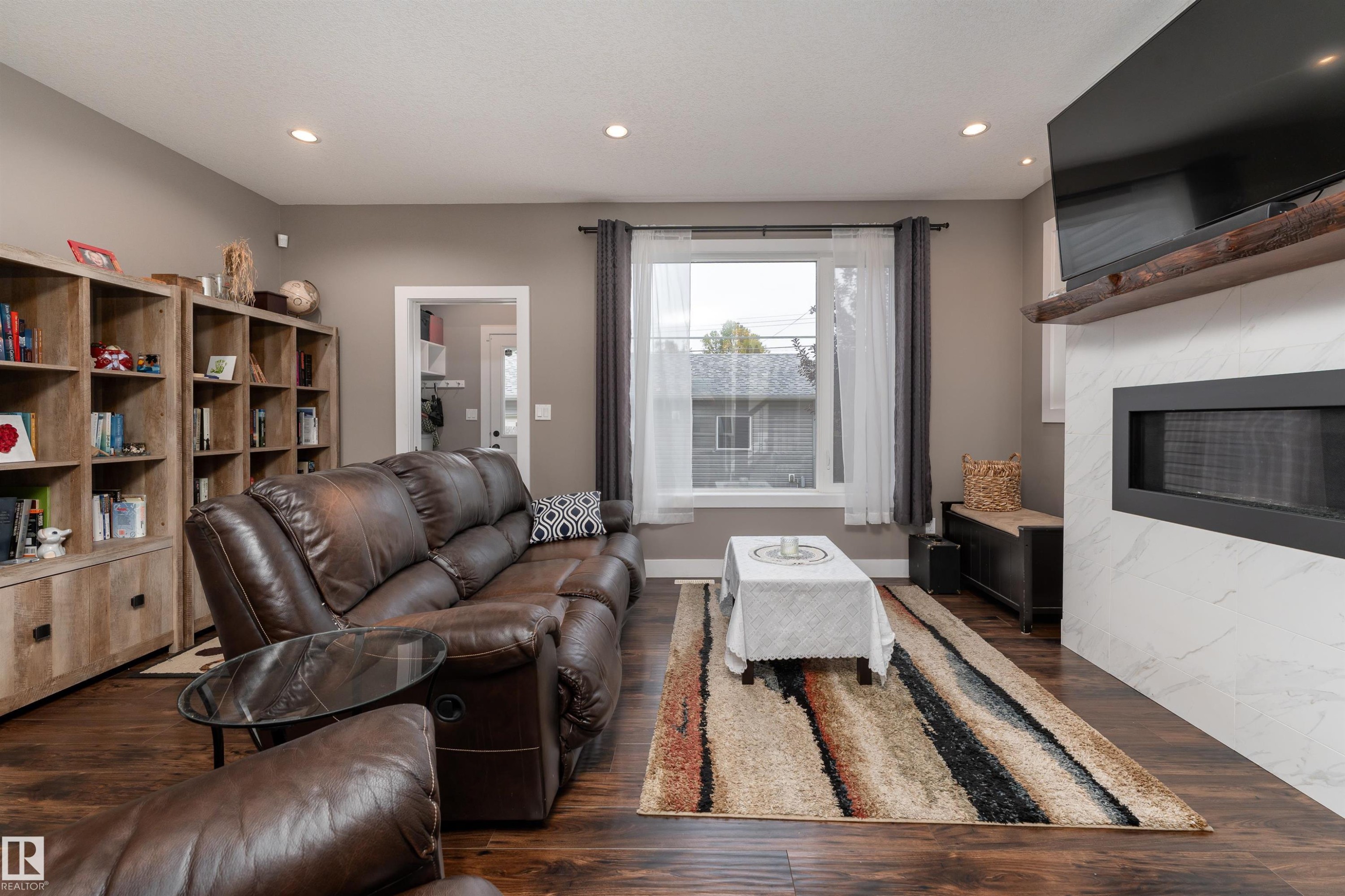 10706 67 Avenue, Edmonton, AB - Indoor Photo Showing Living Room With Fireplace