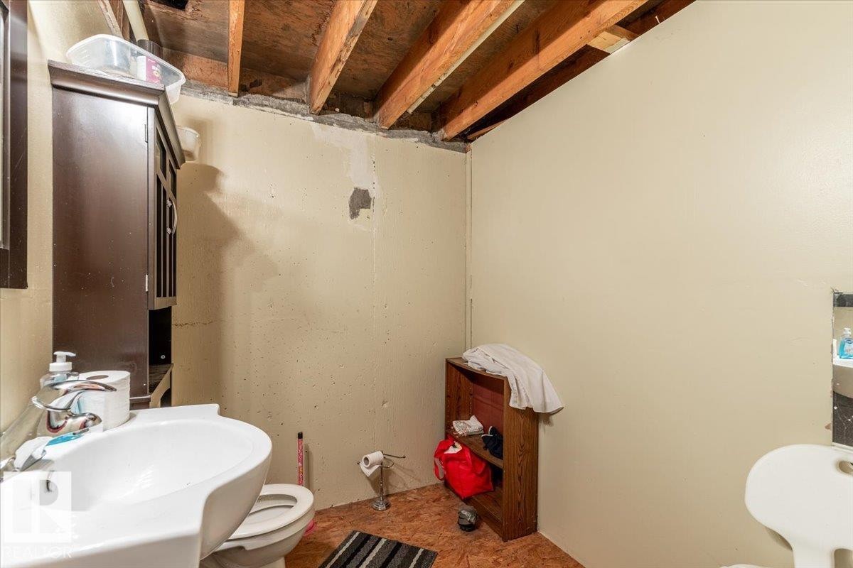 5116 52 St, Warburg, AB - Indoor Photo Showing Bathroom