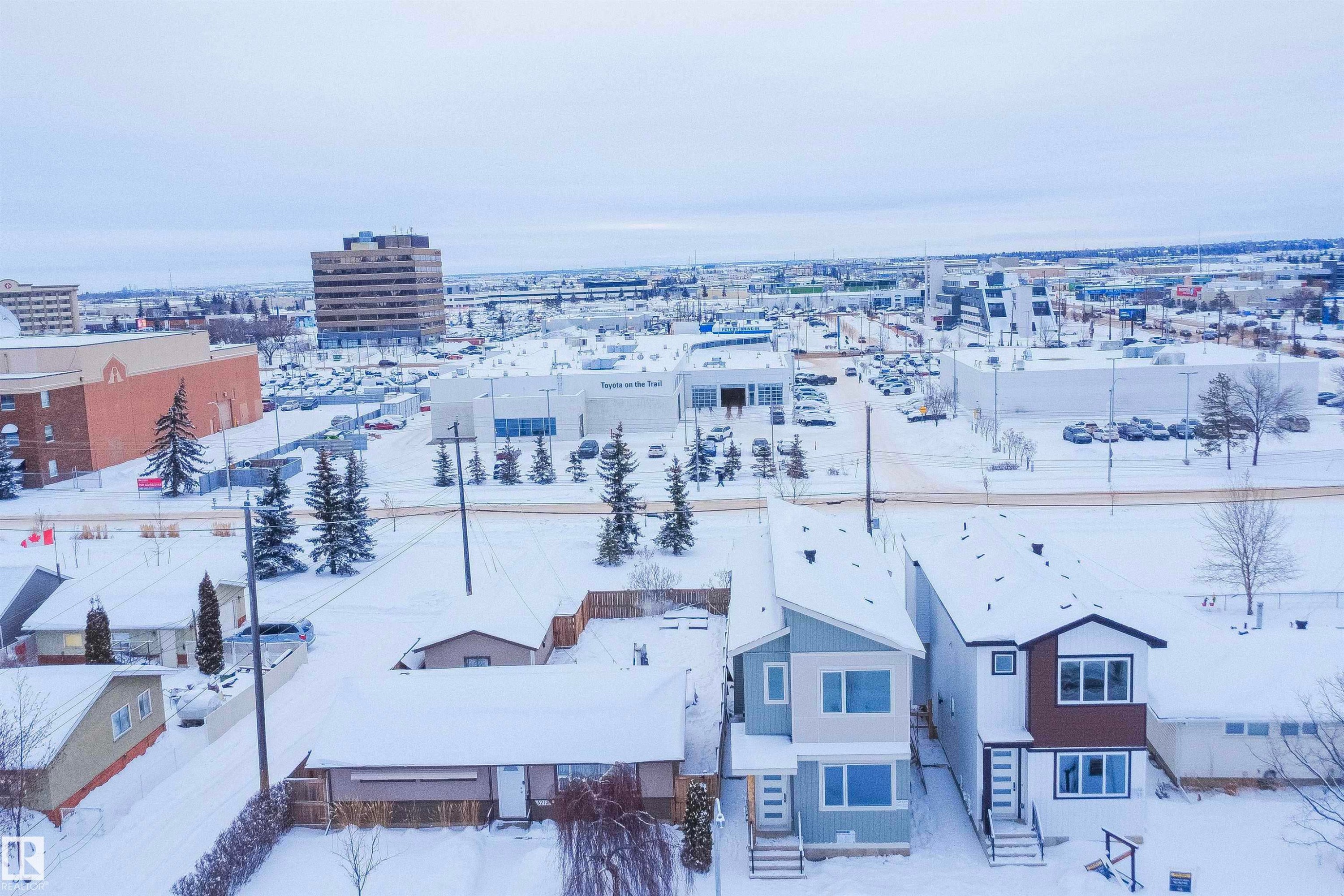 5211 104A Street Nw, Edmonton, AB - Outdoor With View