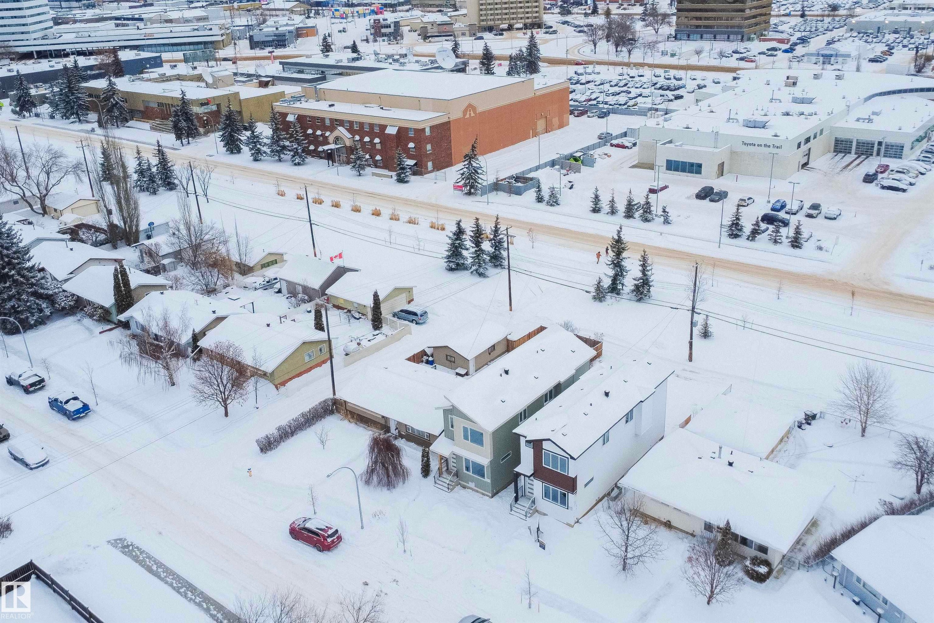 5211 104A Street Nw, Edmonton, AB - Outdoor With View