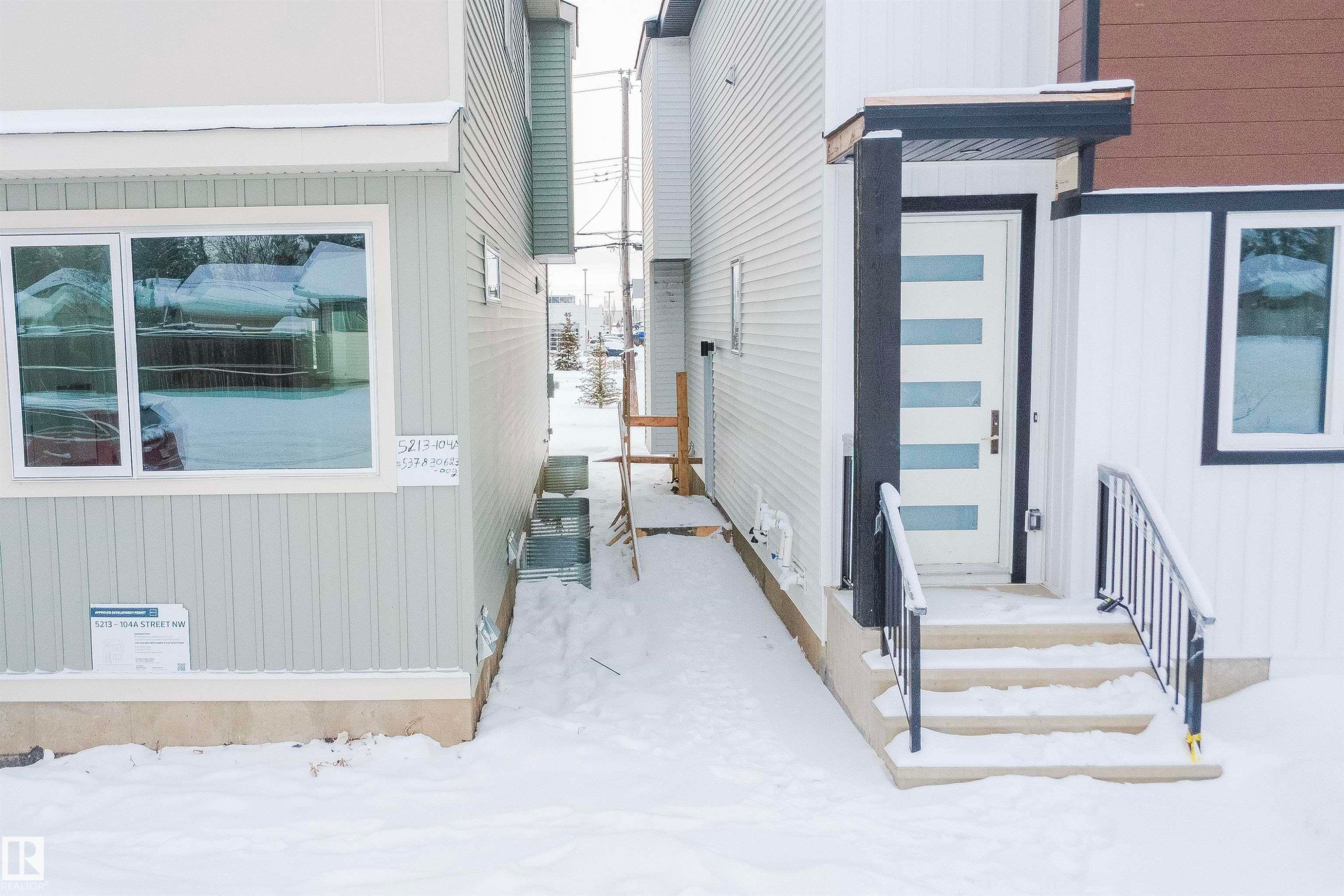 5211 104A Street Nw, Edmonton, AB - Outdoor