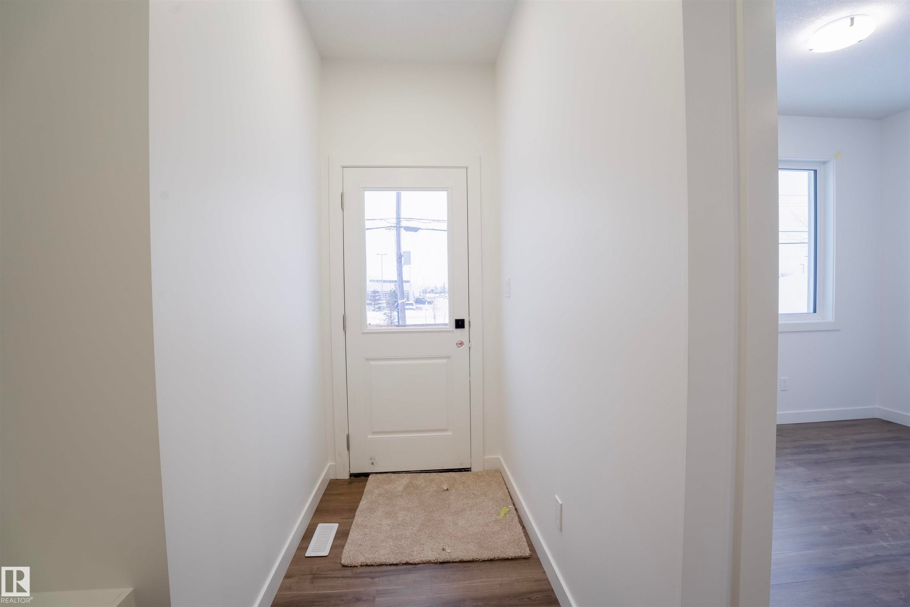 5211 104A Street Nw, Edmonton, AB - Indoor Photo Showing Other Room