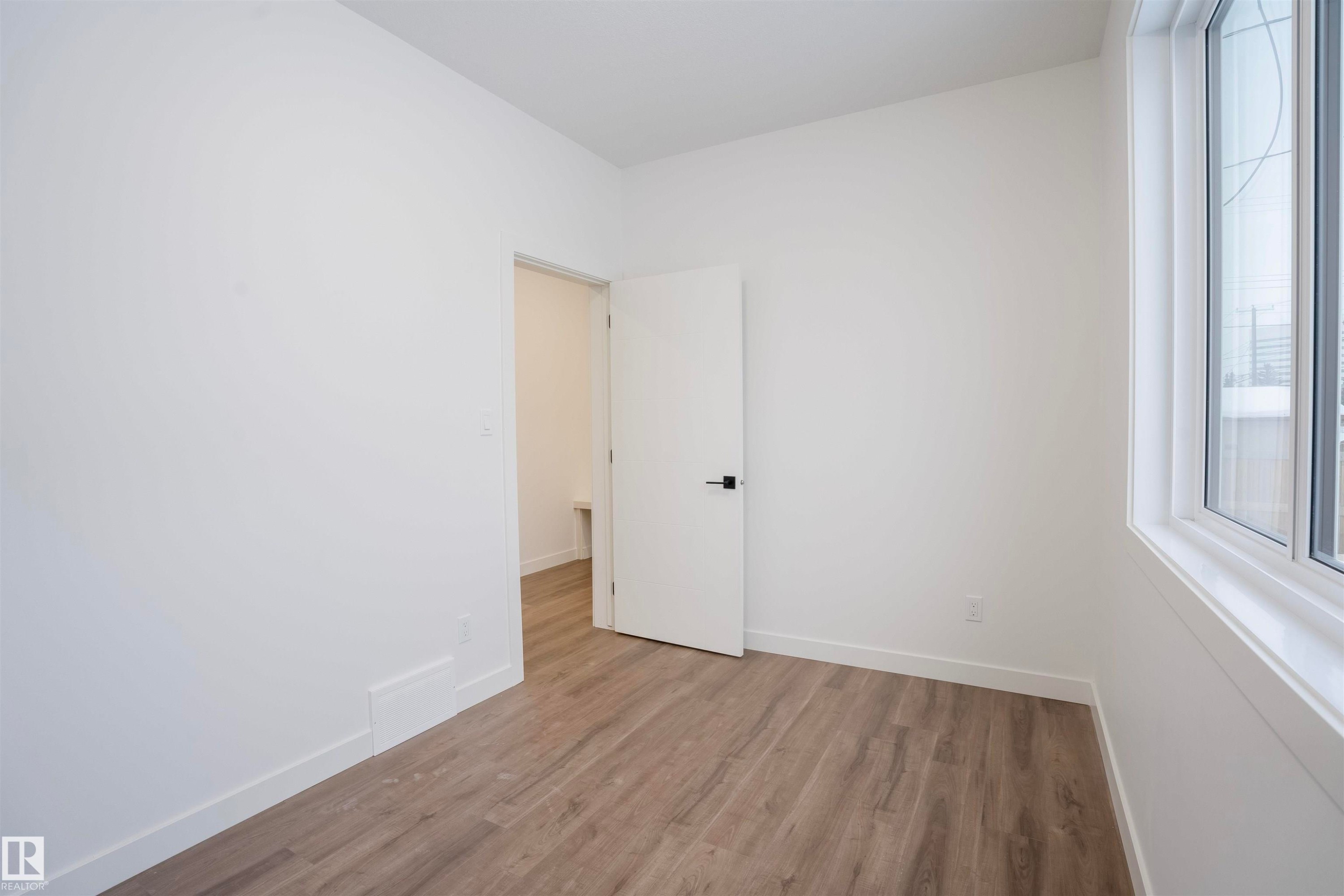 5211 104A Street Nw, Edmonton, AB - Indoor Photo Showing Other Room