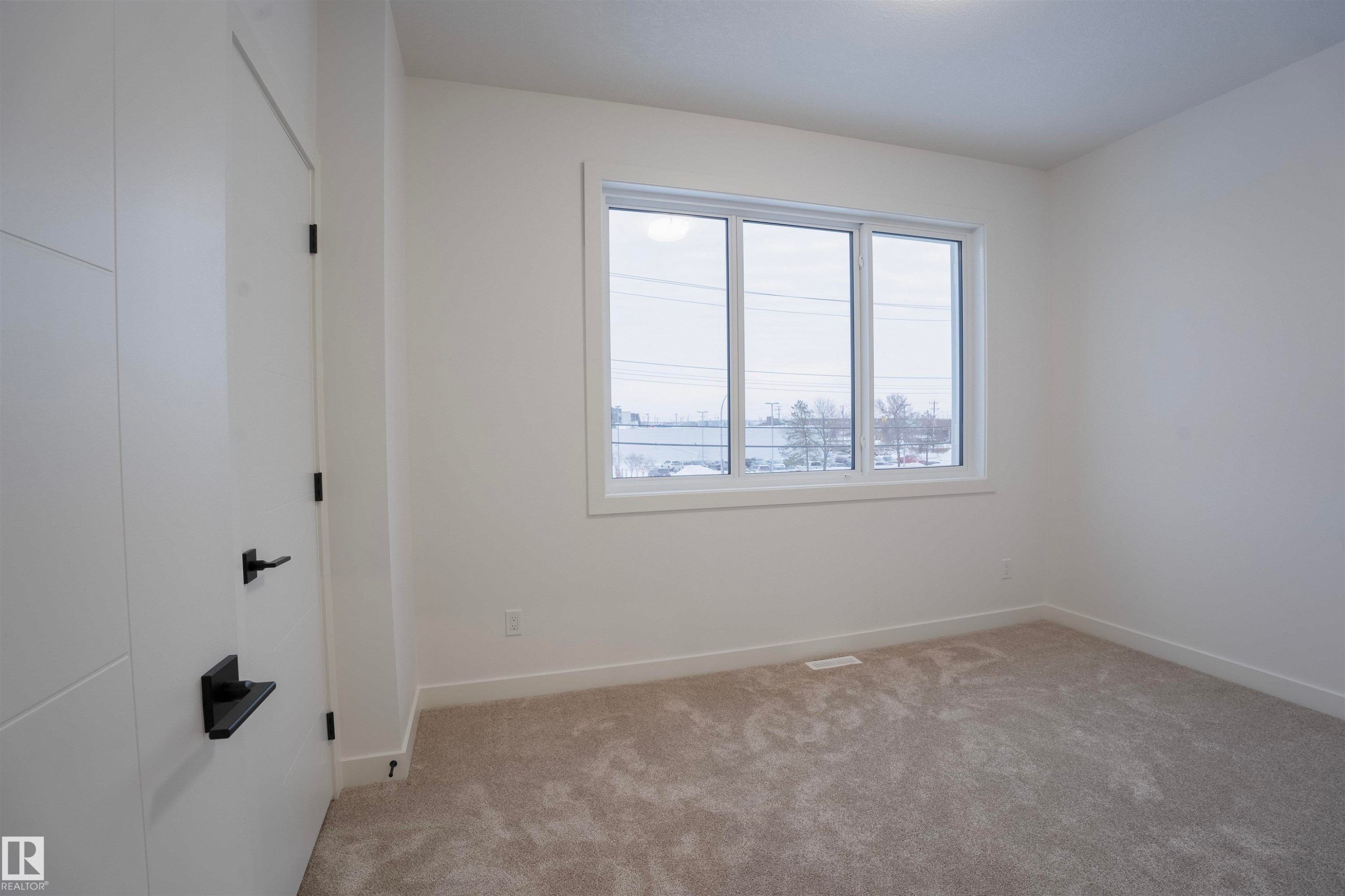 5211 104A Street Nw, Edmonton, AB - Indoor Photo Showing Other Room