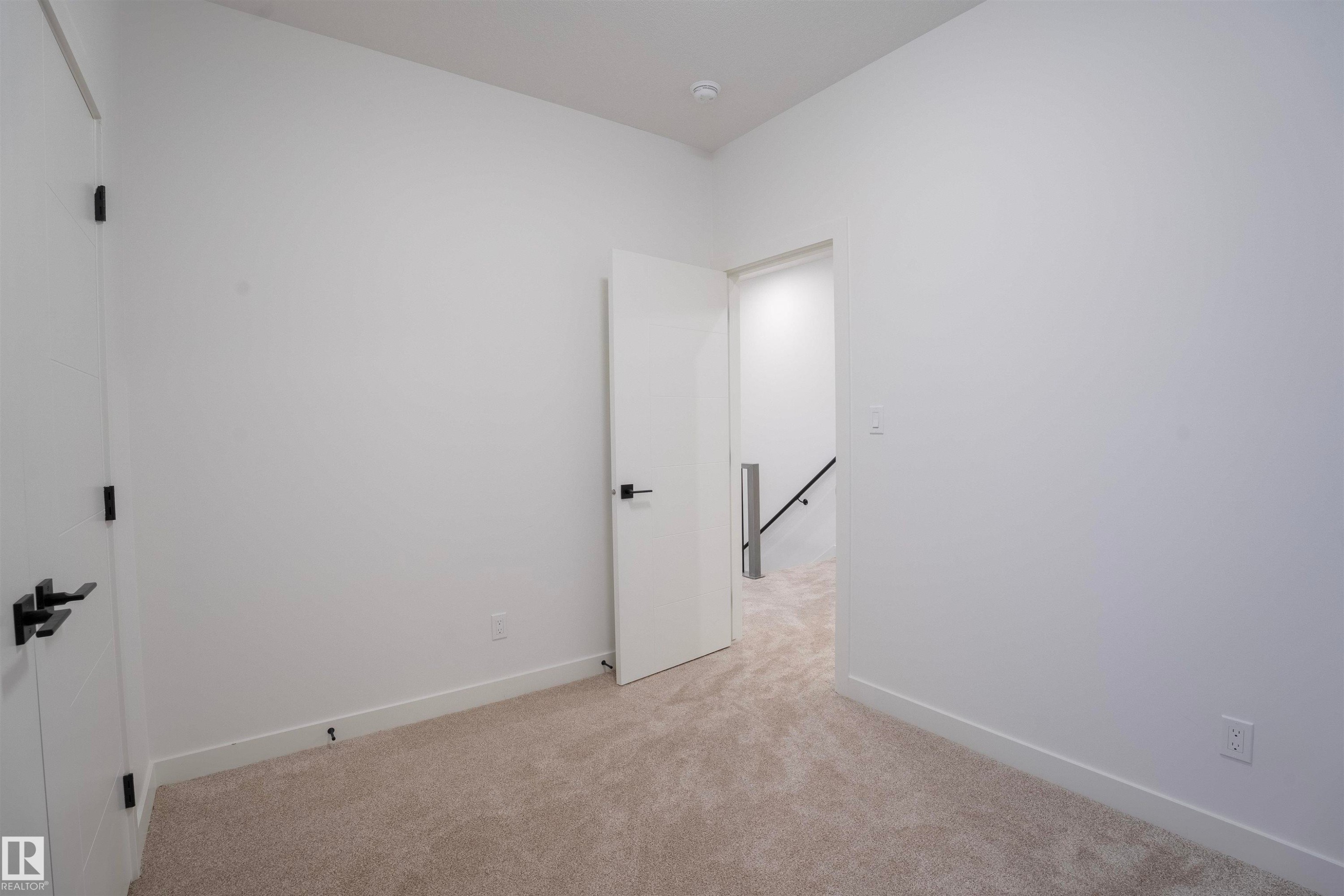 5211 104A Street Nw, Edmonton, AB - Indoor Photo Showing Other Room