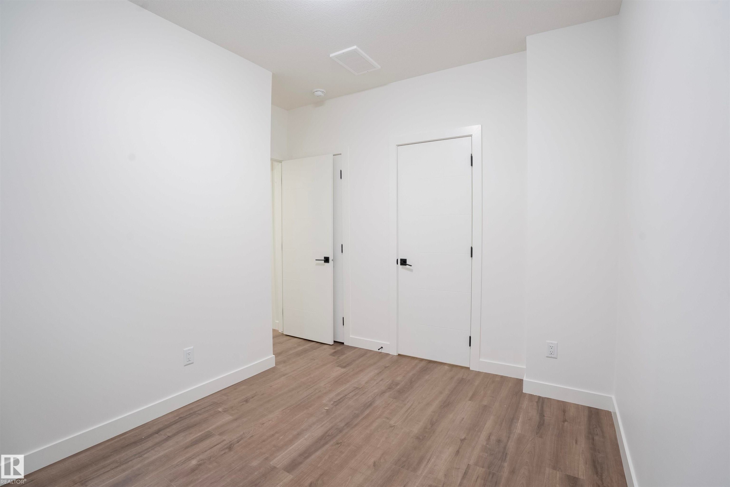 5211 104A Street Nw, Edmonton, AB - Indoor Photo Showing Other Room