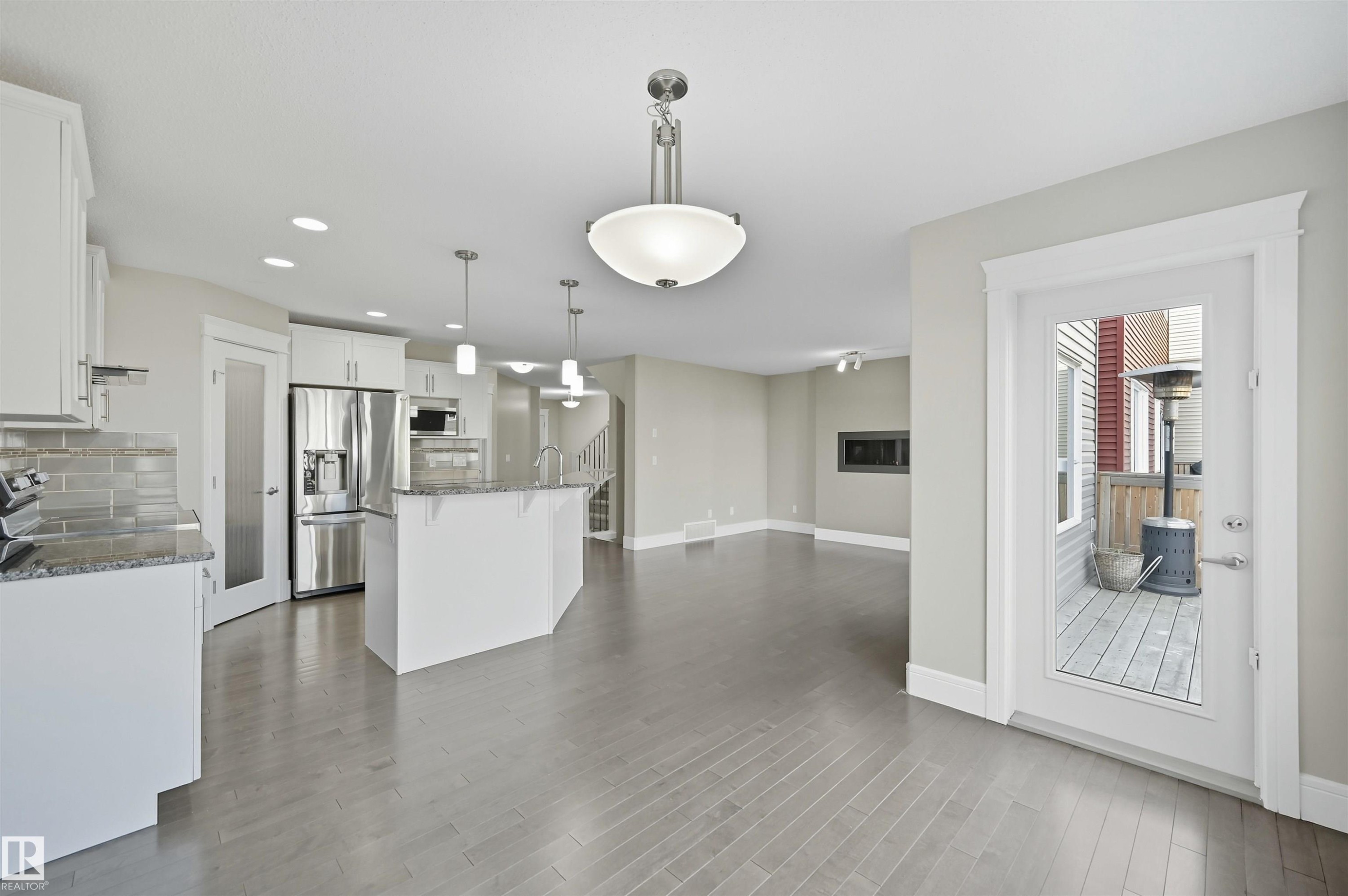 7122 Armour Link, Edmonton, AB - Indoor Photo Showing Kitchen