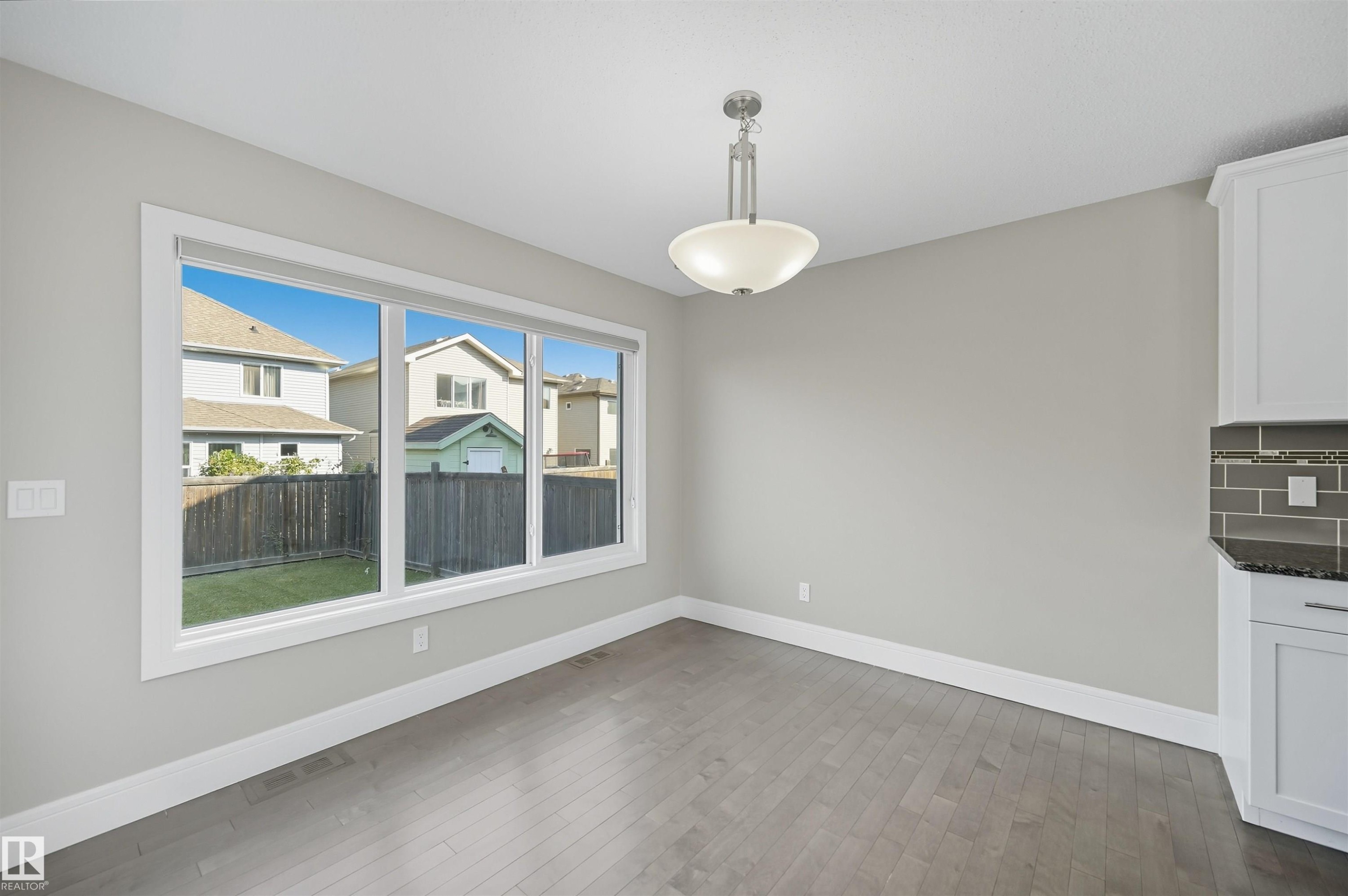 7122 Armour Link, Edmonton, AB - Indoor