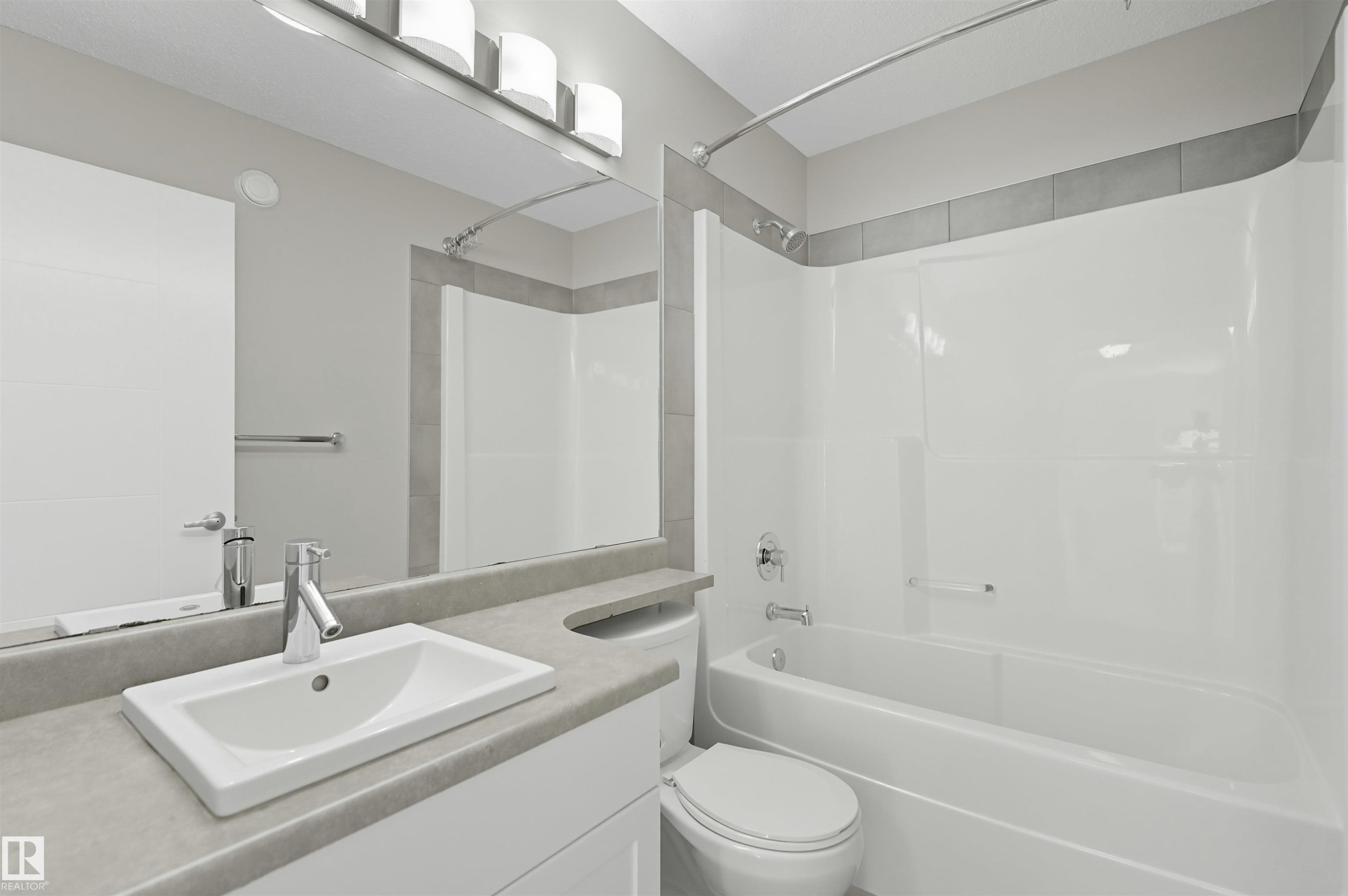 7122 Armour Link, Edmonton, AB - Indoor Photo Showing Bathroom