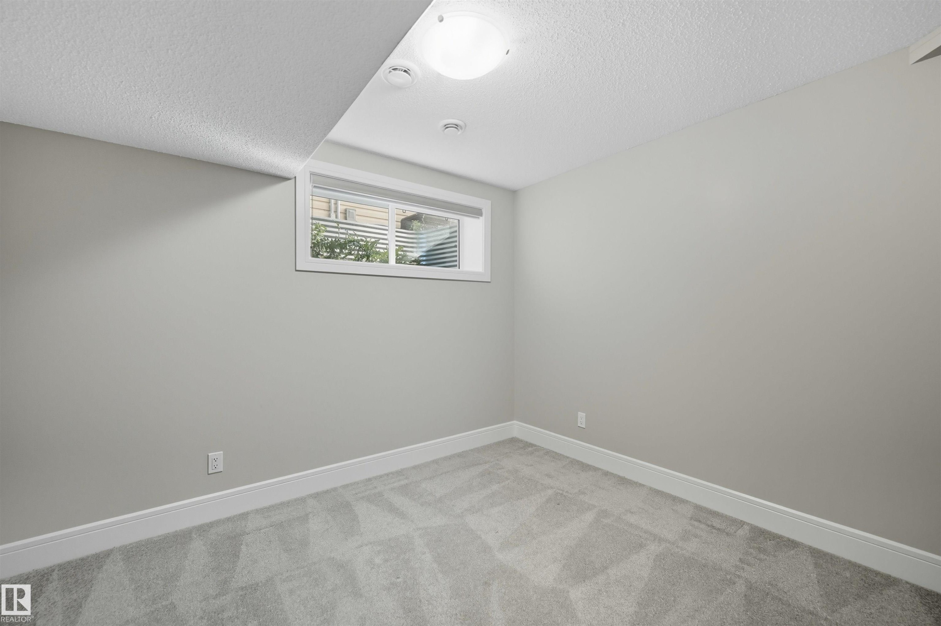 7122 Armour Link, Edmonton, AB - Indoor Photo Showing Other Room