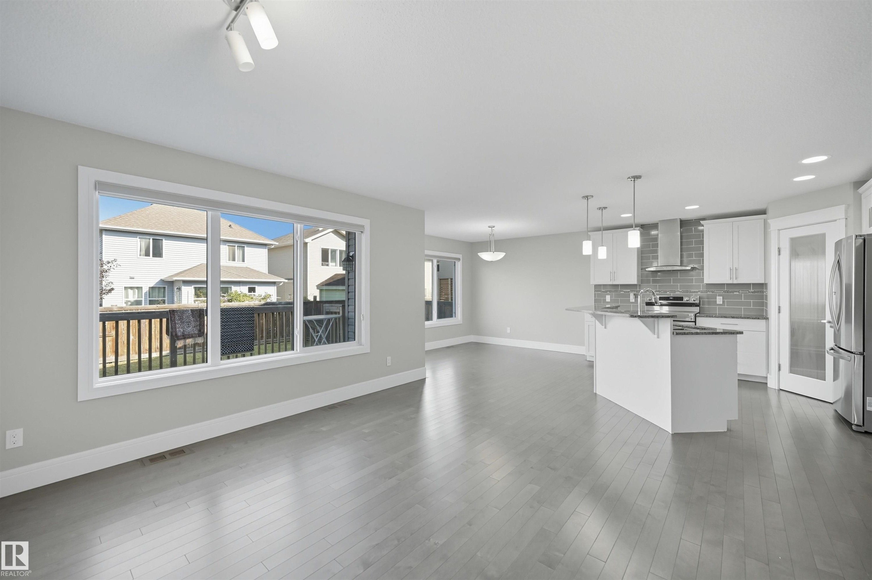 7122 Armour Link, Edmonton, AB - Indoor Photo Showing Kitchen With Upgraded Kitchen
