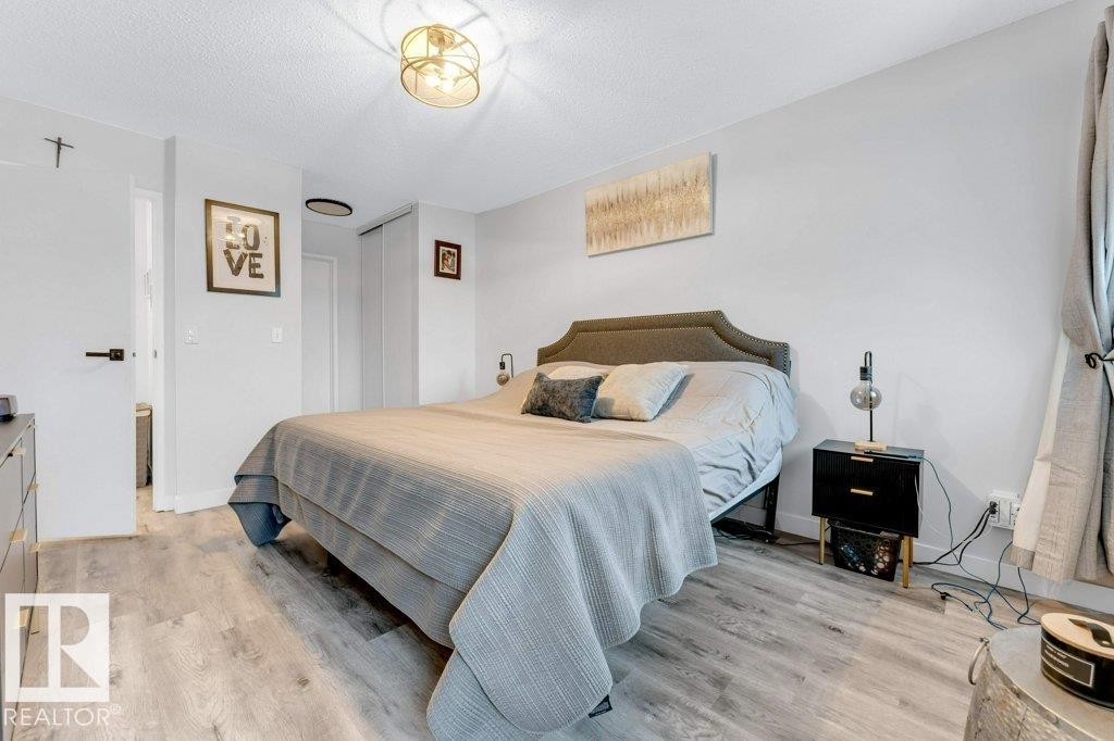 18010 96 Ave, Edmonton, AB - Indoor Photo Showing Bedroom