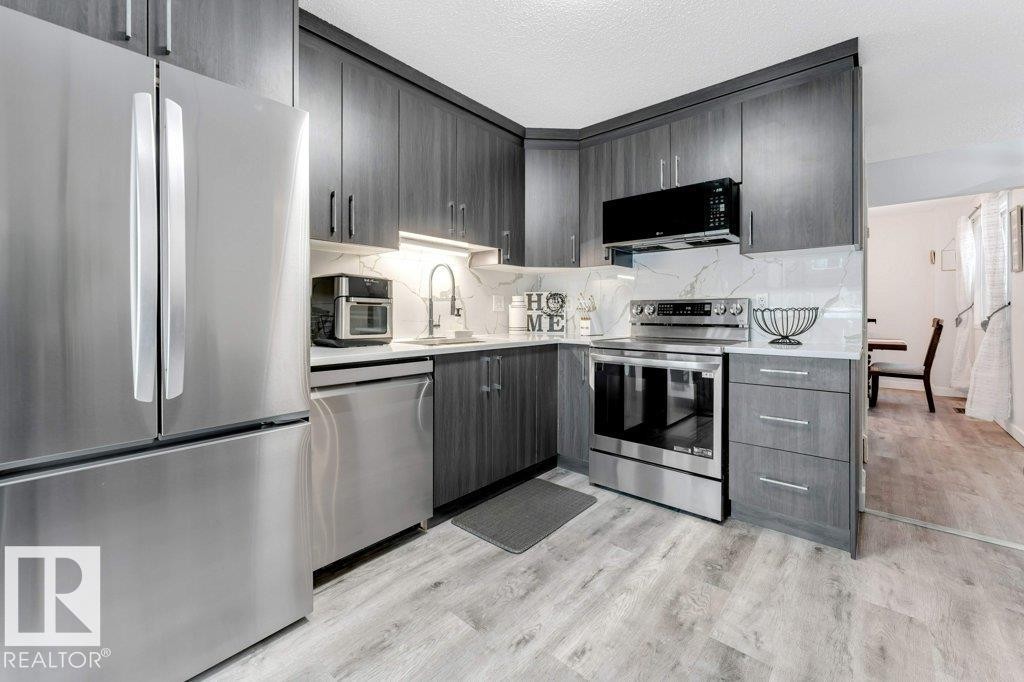 18010 96 Ave, Edmonton, AB - Indoor Photo Showing Kitchen With Stainless Steel Kitchen With Upgraded Kitchen