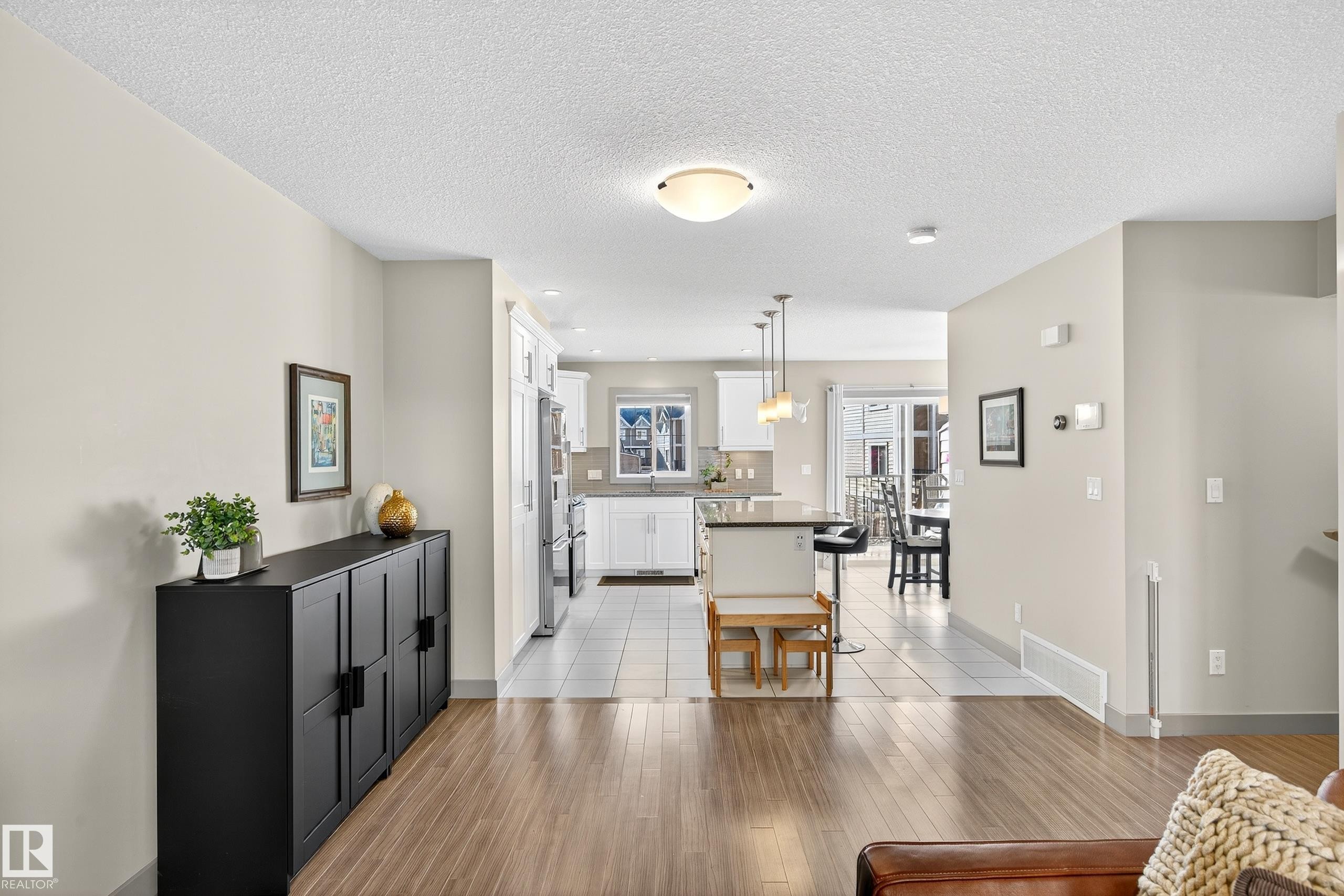 6 1150 Winderemere Way, Edmonton, AB - Indoor Photo Showing Living Room