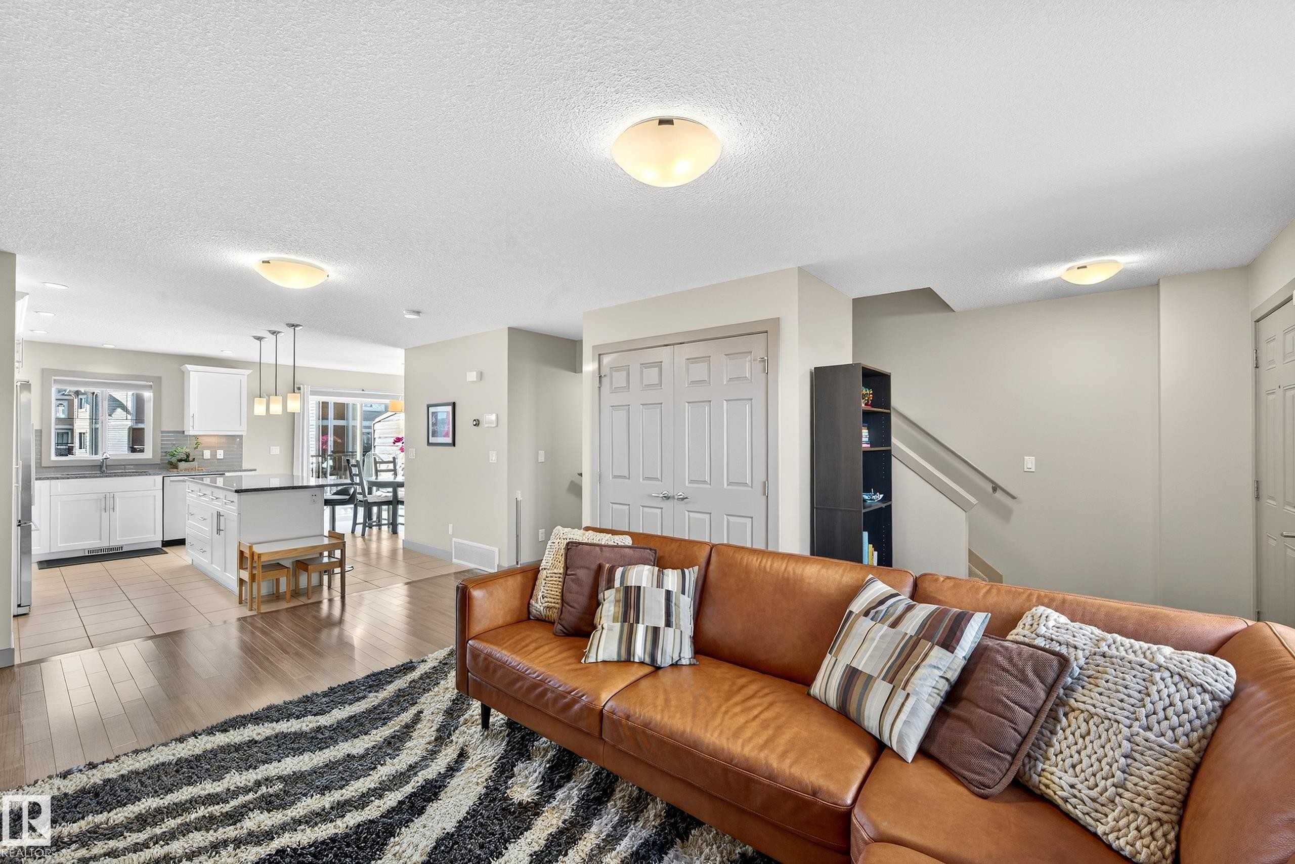 6 1150 Winderemere Way, Edmonton, AB - Indoor Photo Showing Living Room