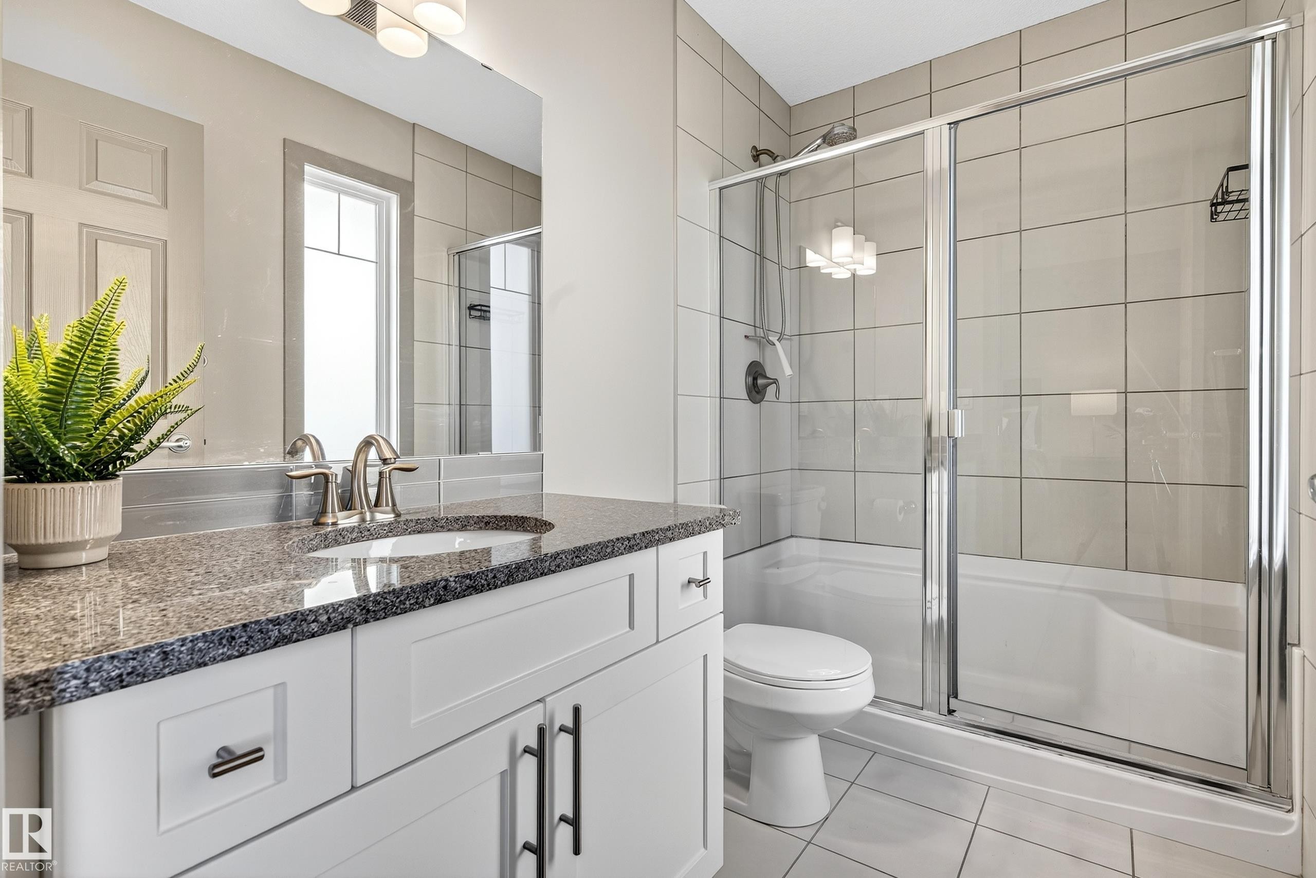 6 1150 Winderemere Way, Edmonton, AB - Indoor Photo Showing Bathroom