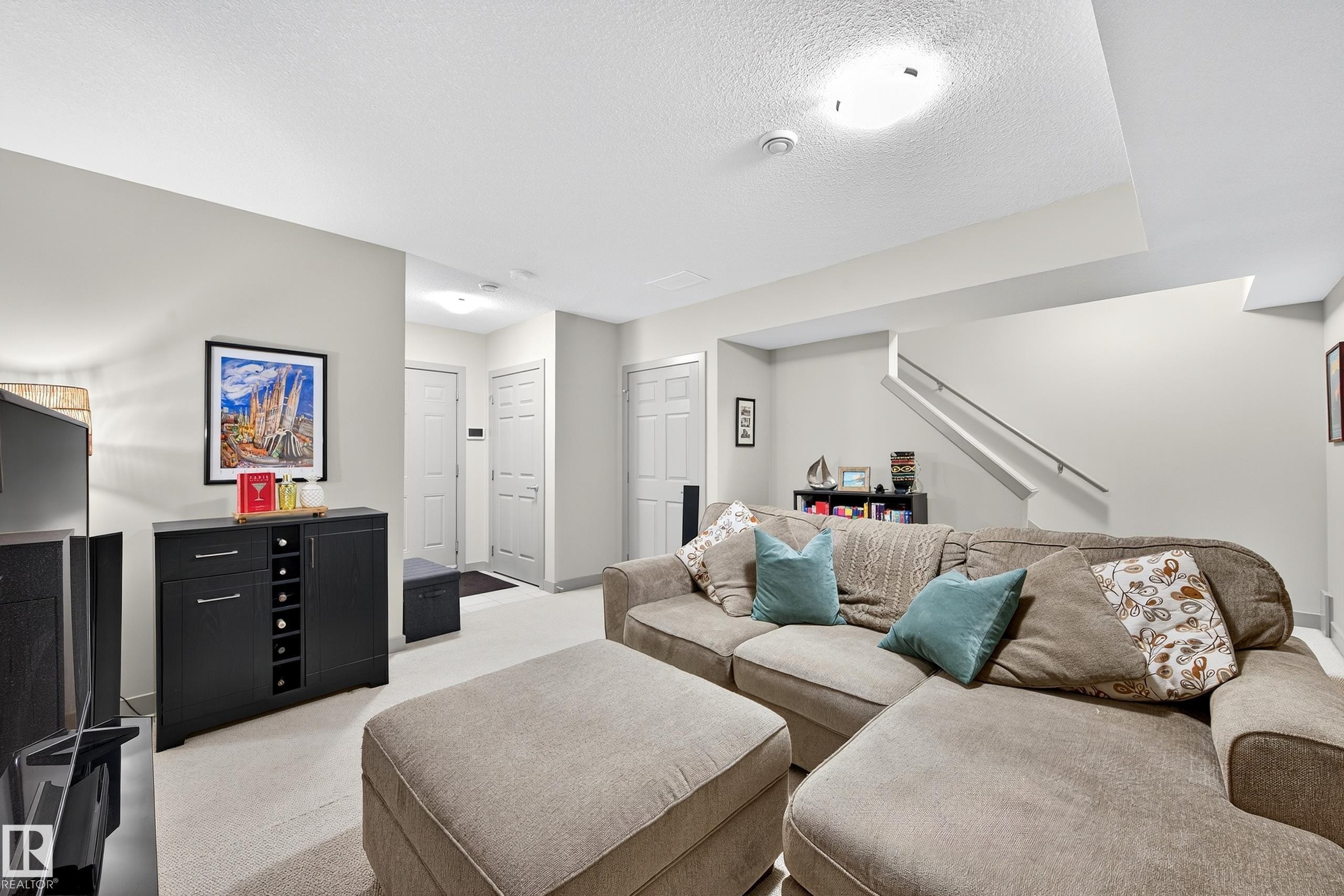 6 1150 Winderemere Way, Edmonton, AB - Indoor Photo Showing Living Room
