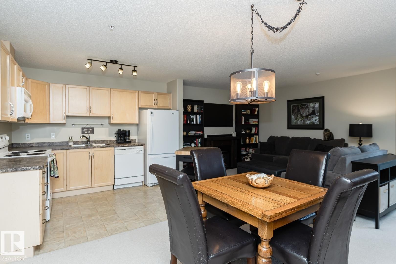 113 16035 132 Street, Edmonton, AB - Indoor