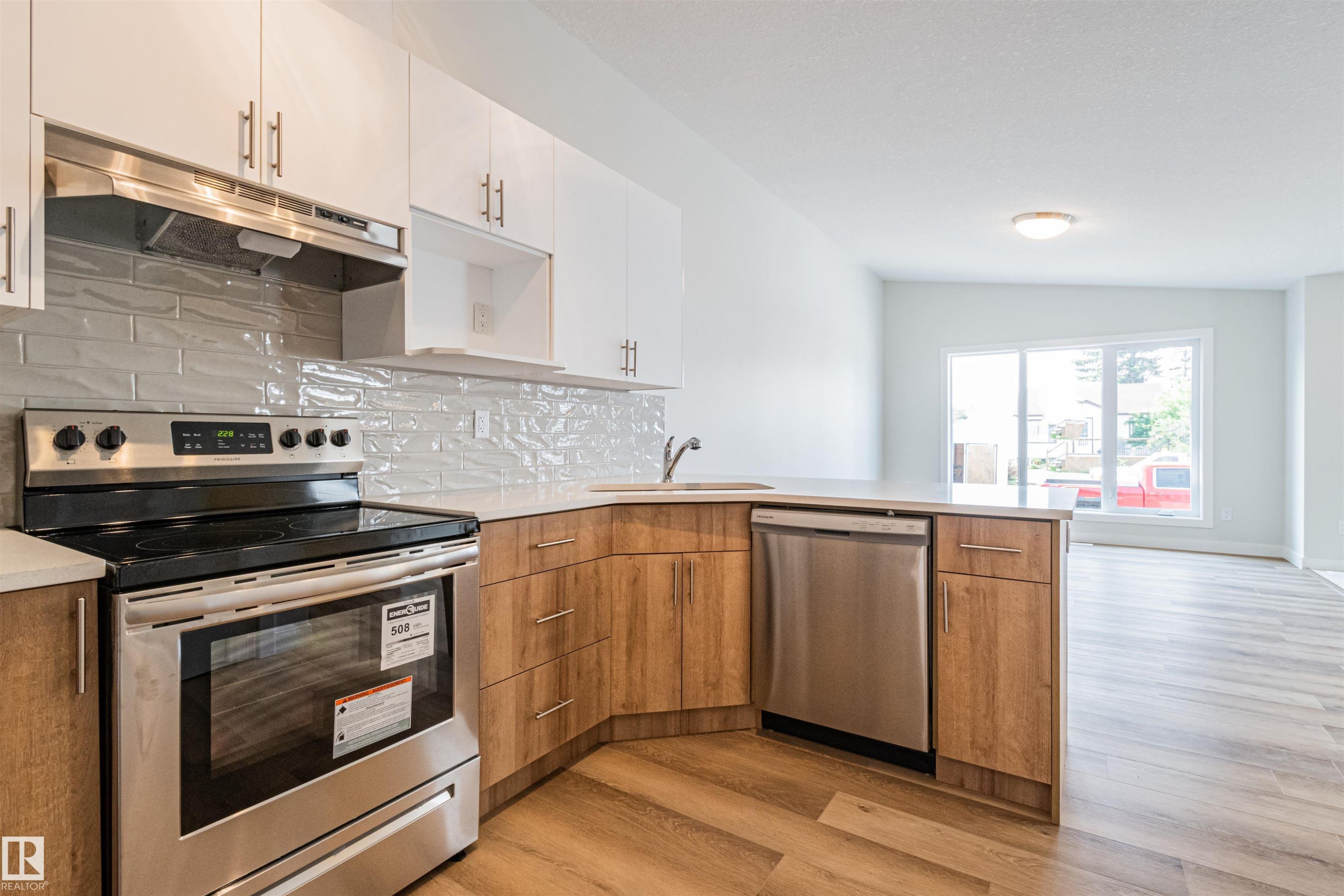 12044 79 Street, Edmonton, AB - Indoor Photo Showing Kitchen With Upgraded Kitchen