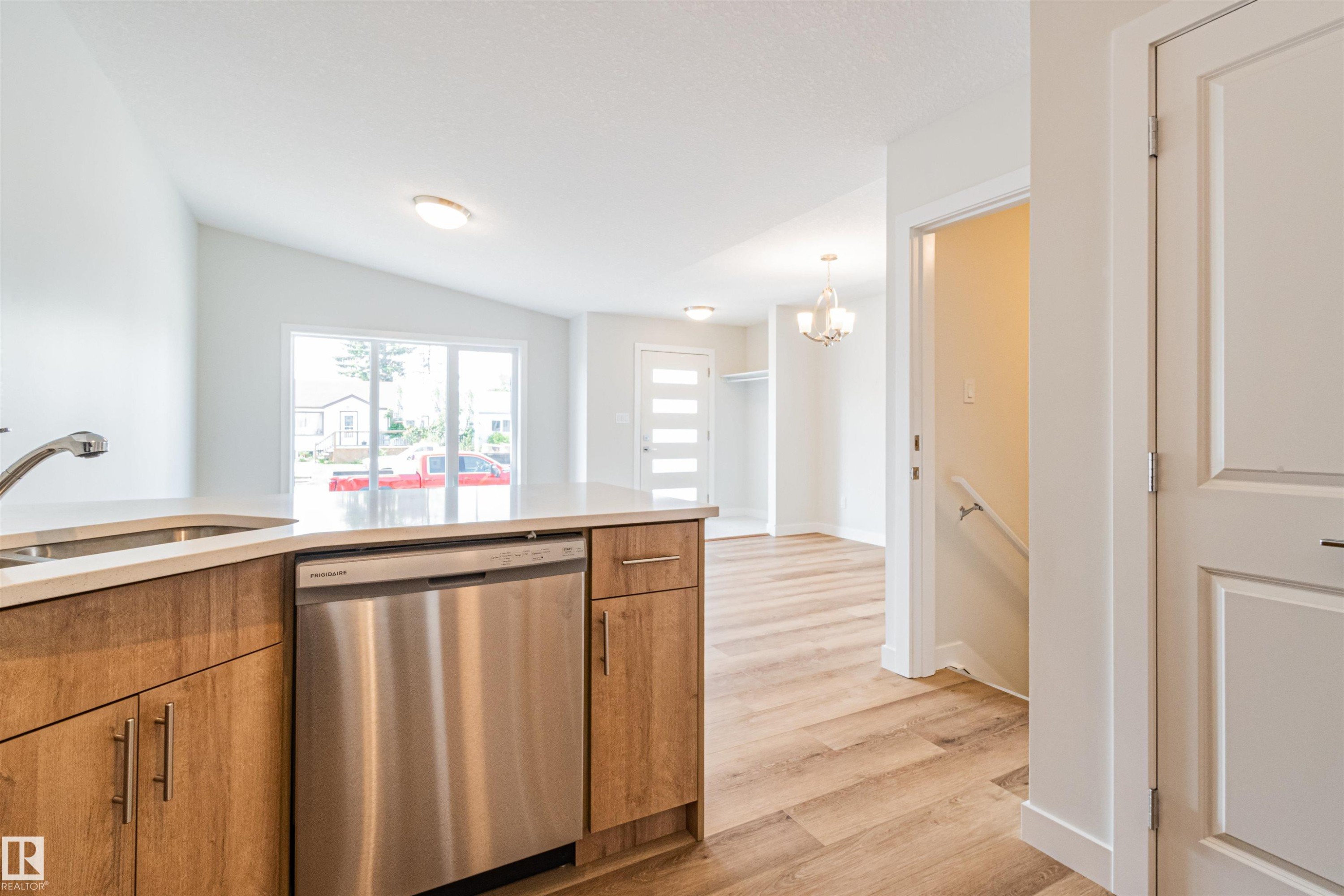 12044 79 Street, Edmonton, AB - Indoor Photo Showing Kitchen