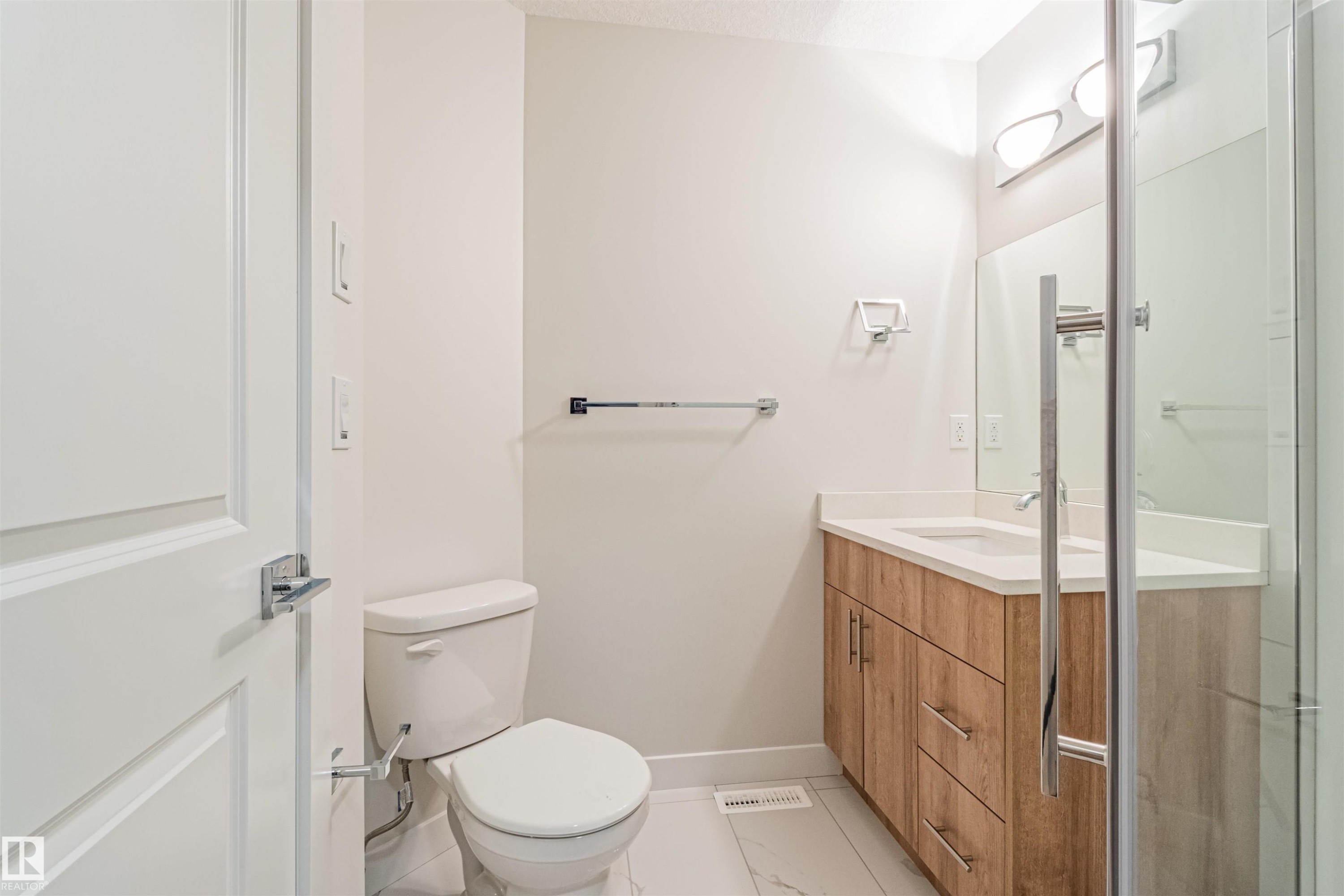 12044 79 Street, Edmonton, AB - Indoor Photo Showing Bathroom