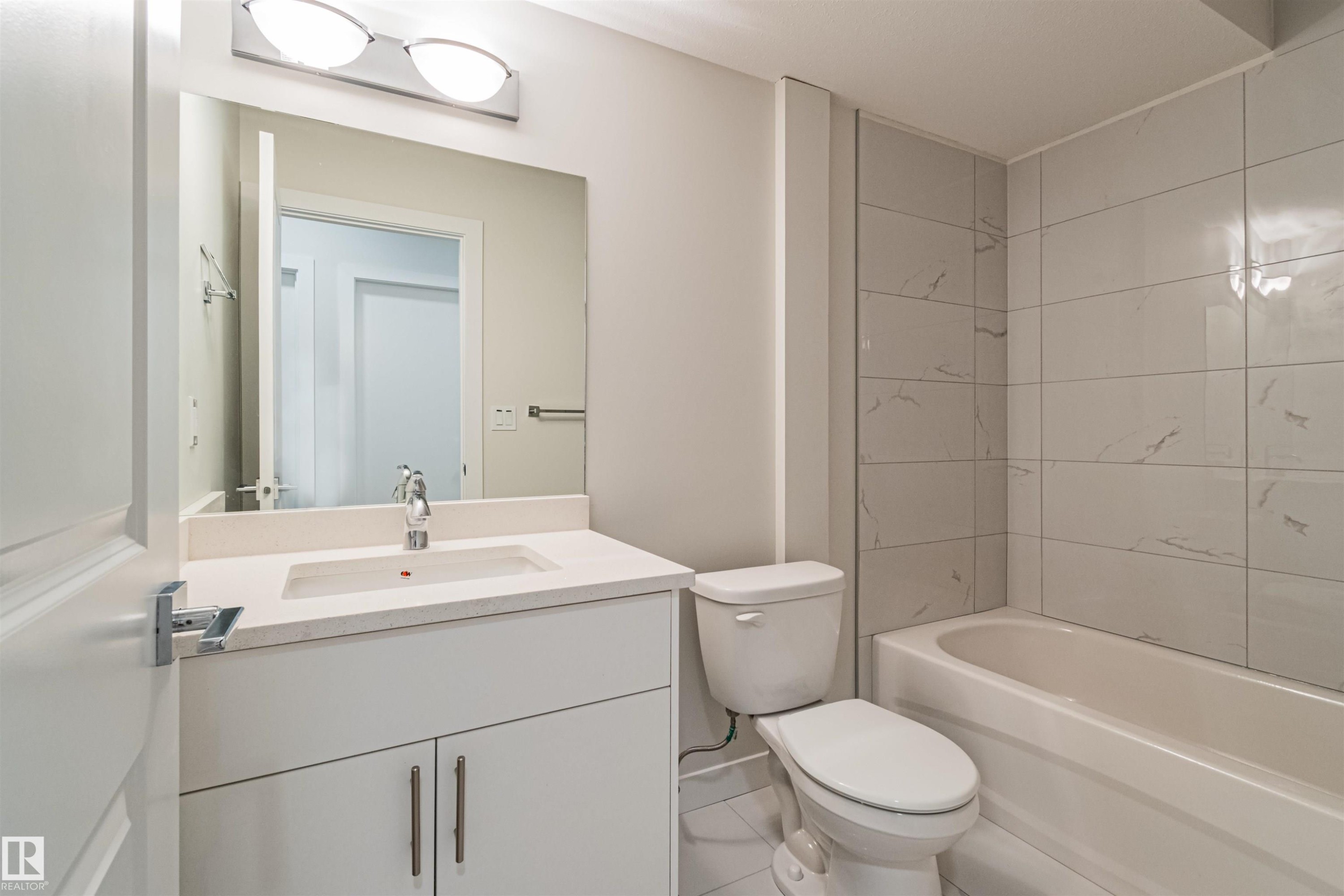 12044 79 Street, Edmonton, AB - Indoor Photo Showing Bathroom