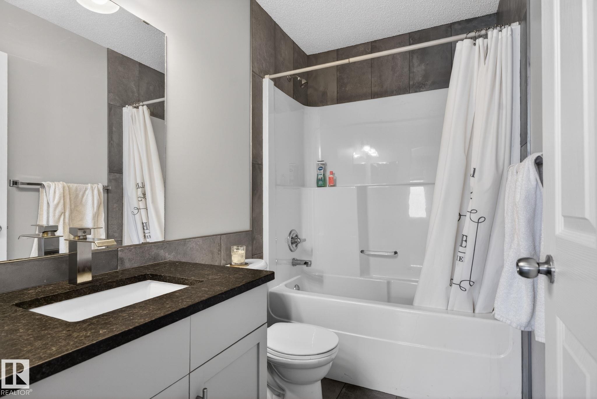 60 1804 70 Street, Edmonton, AB - Indoor Photo Showing Bathroom