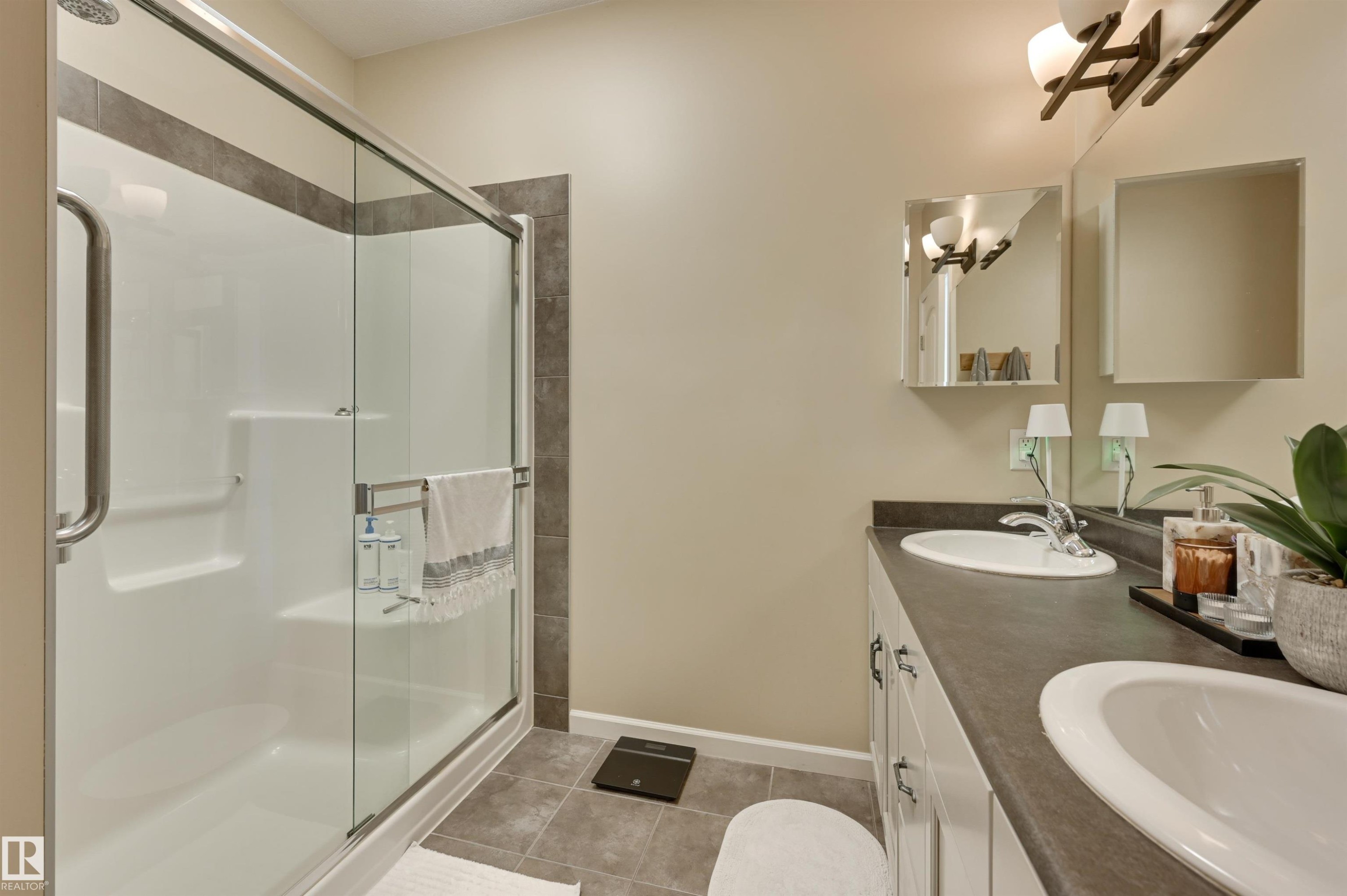 221 6083 Maynard Way, Edmonton, AB - Indoor Photo Showing Bathroom